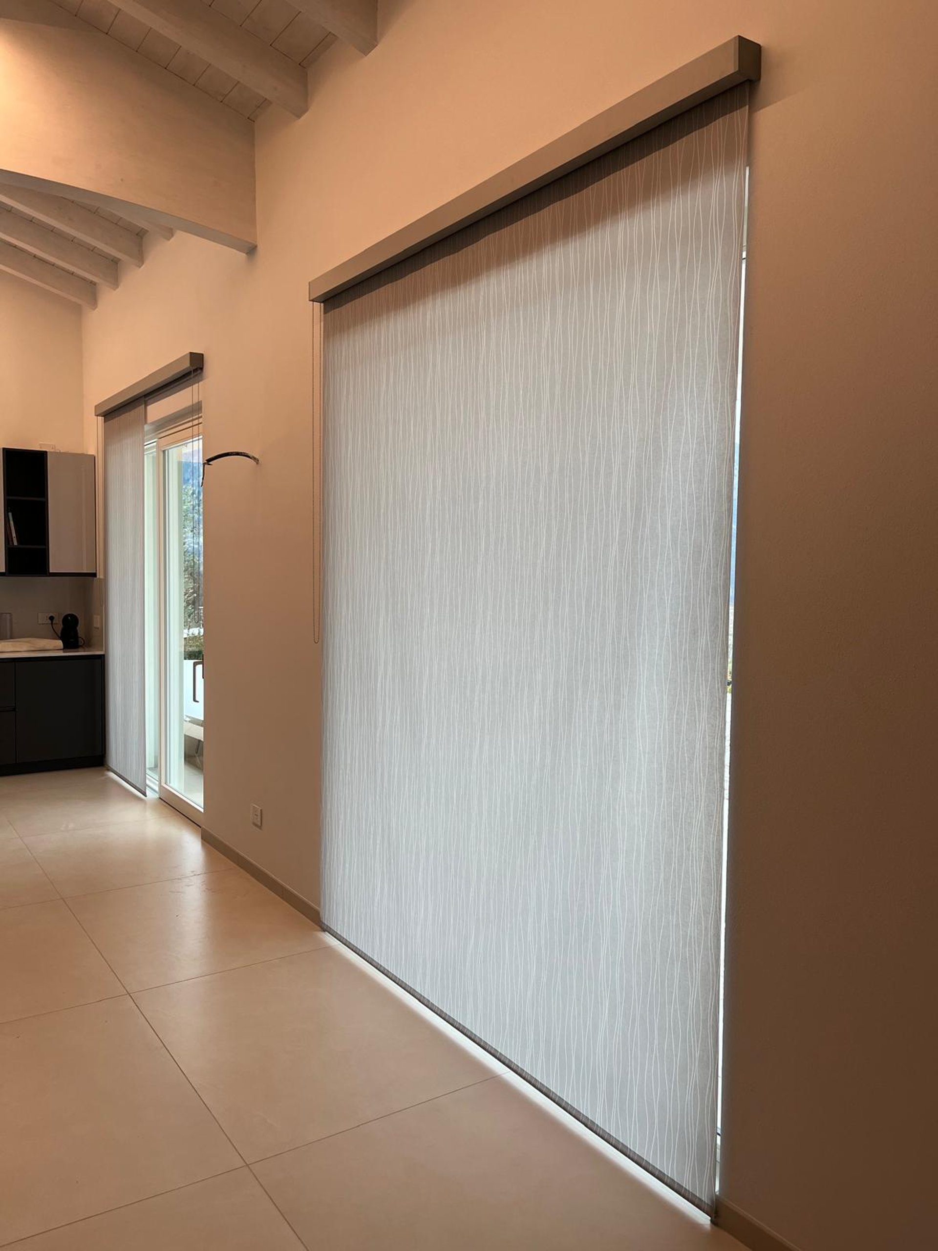 gray computer monitor