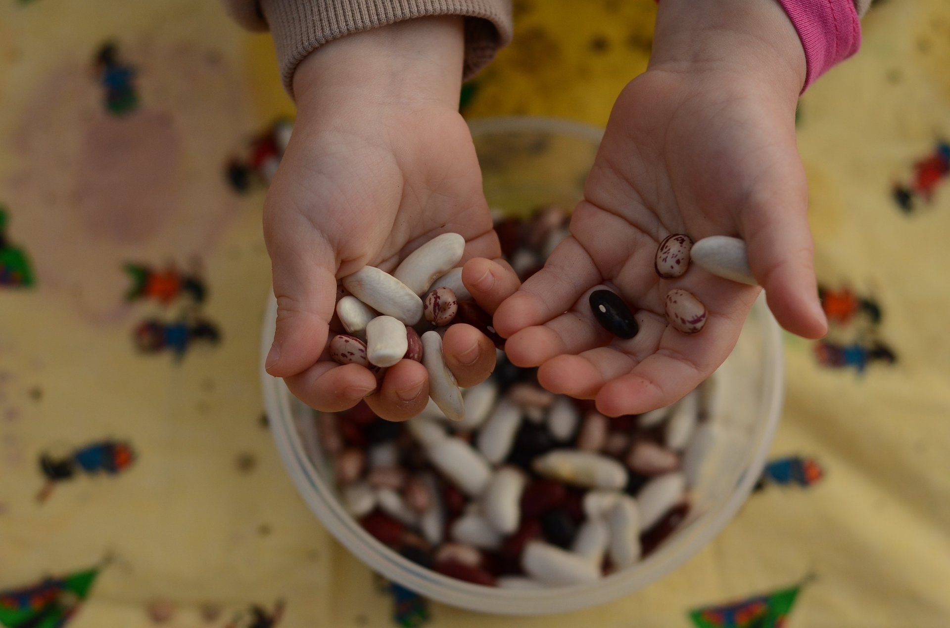 black and white bed linen