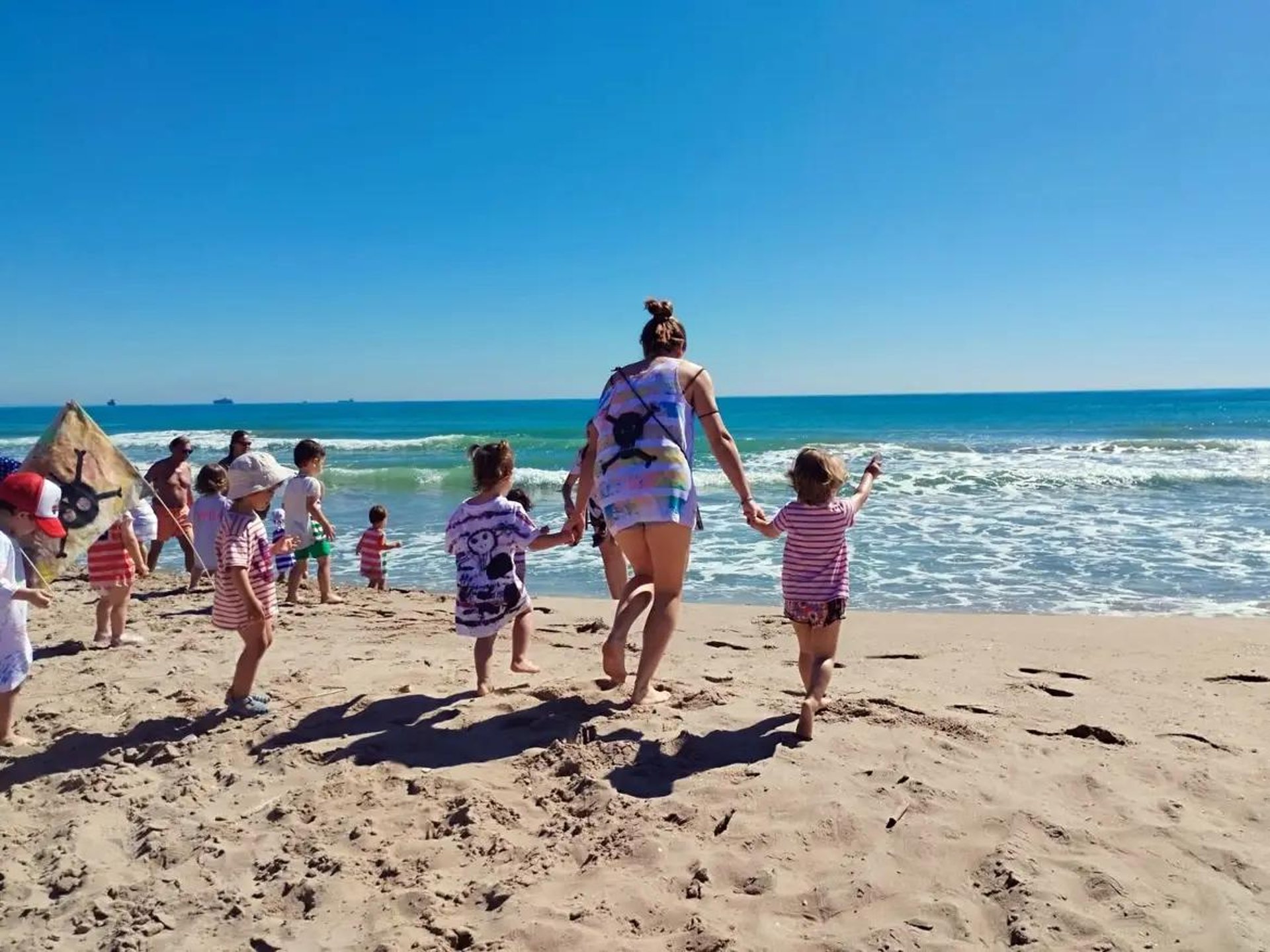 black and white bed linen