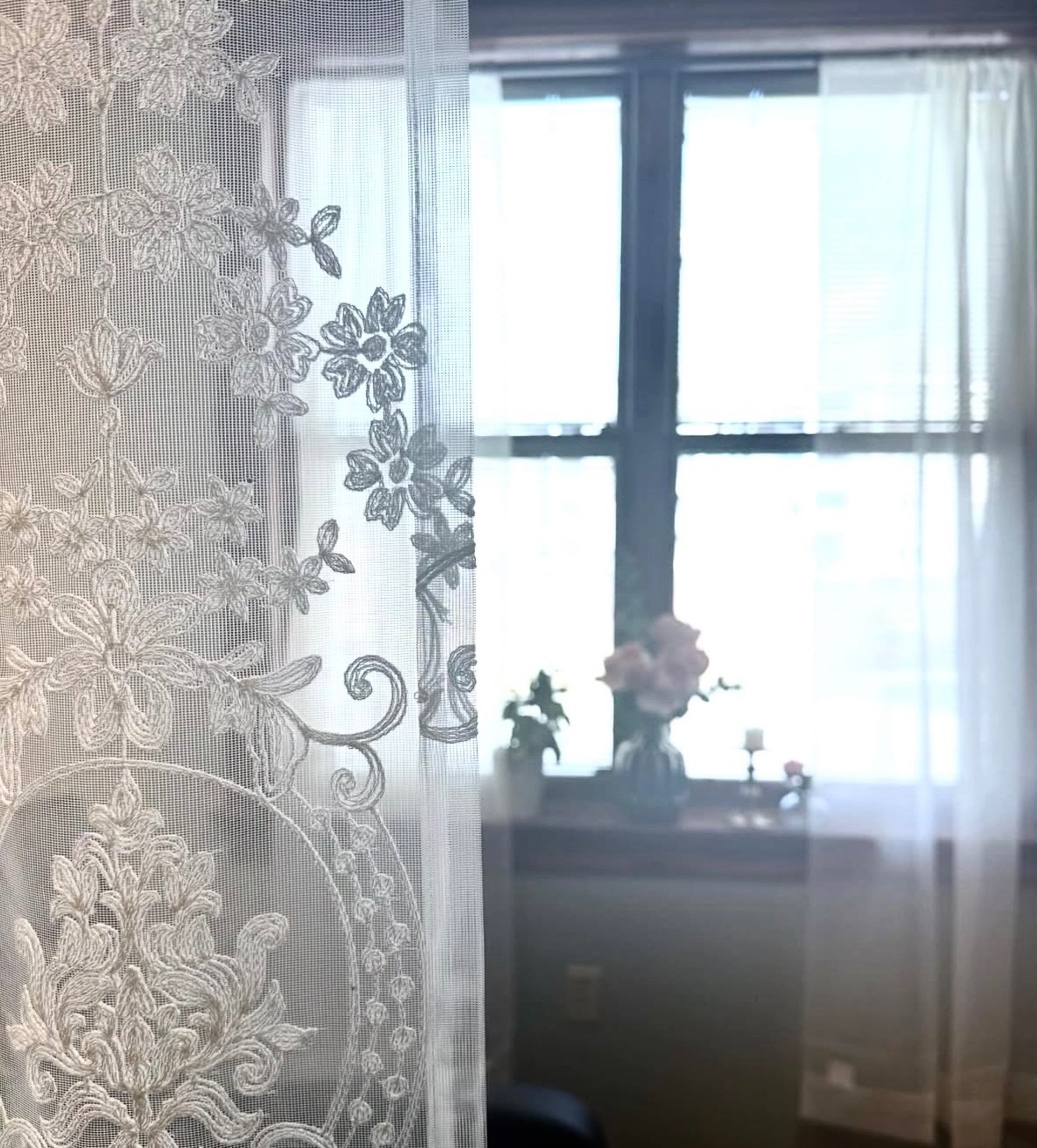 black and white bed linen