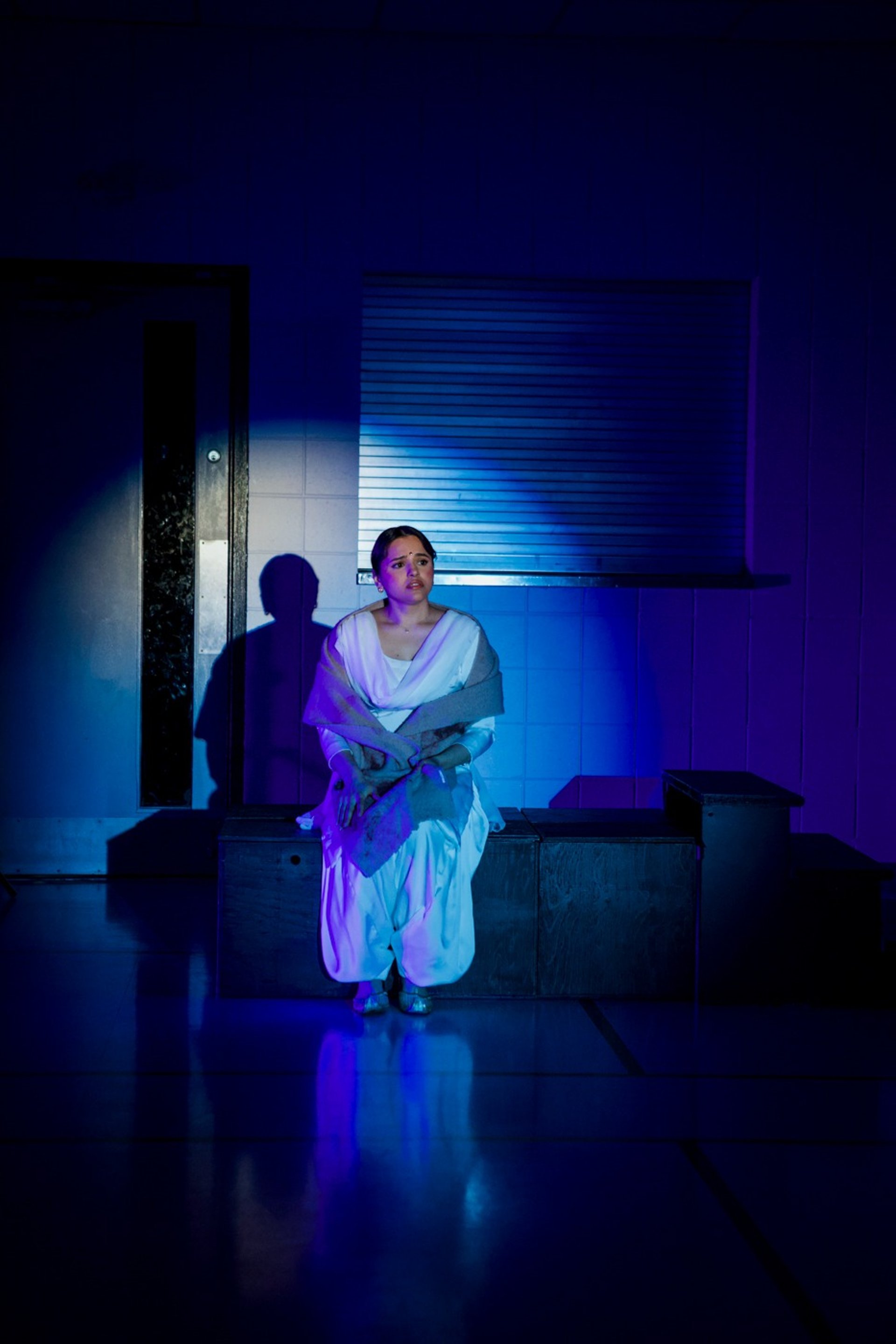 gray computer monitor