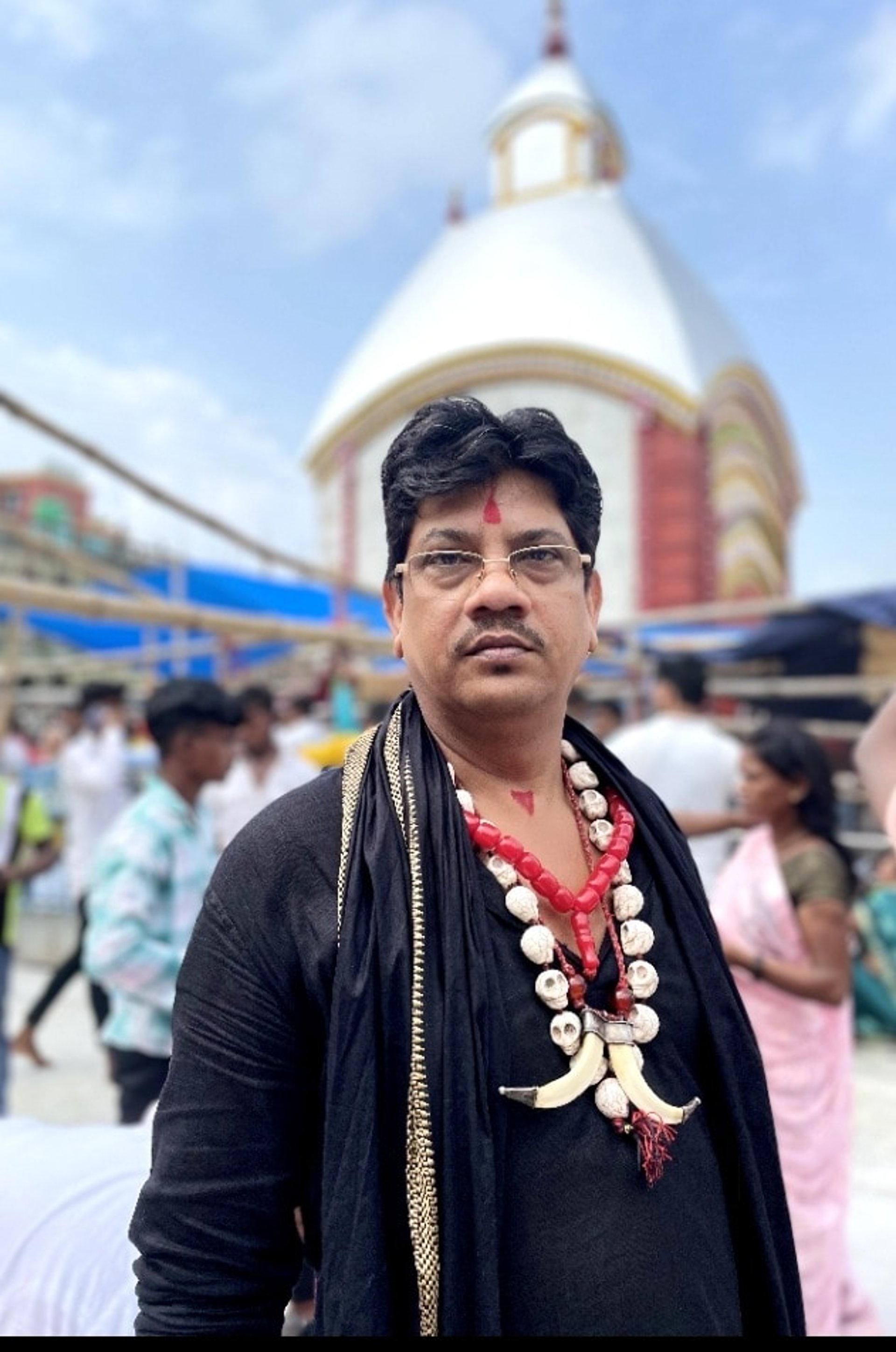 black and brown leather padded tub sofa