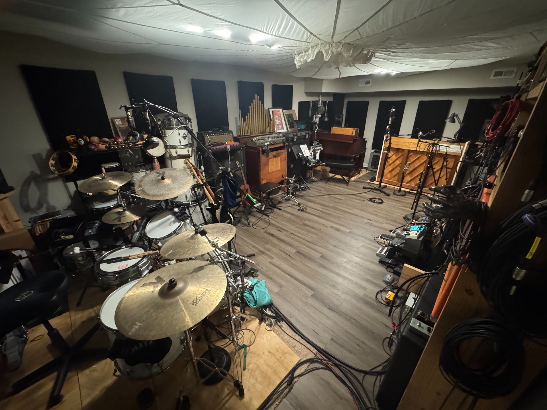 black and white bed linen