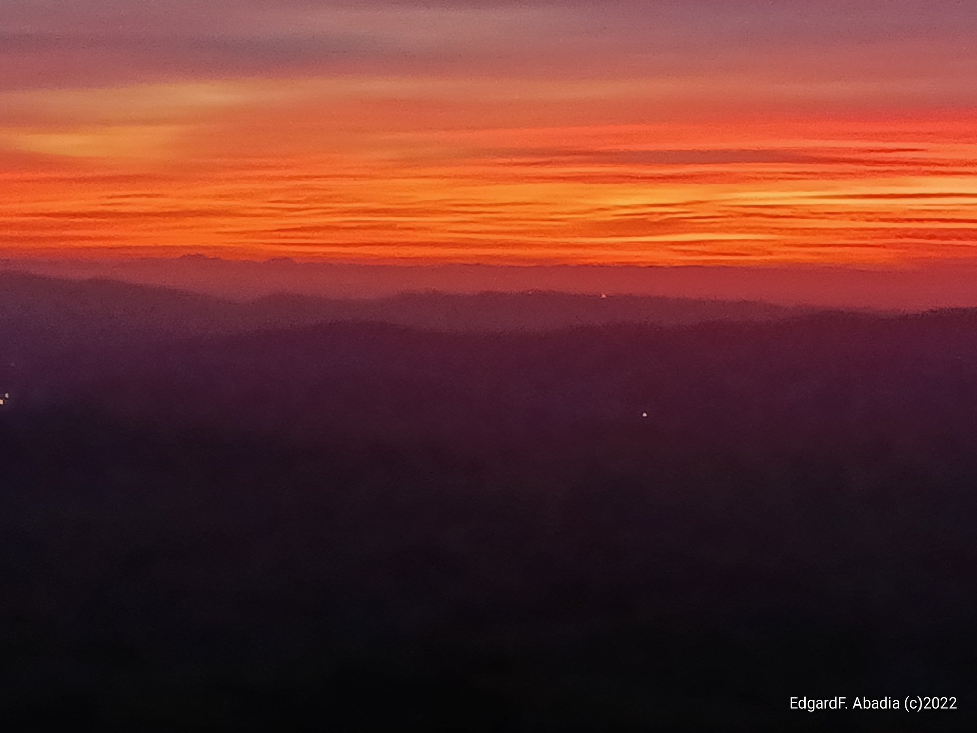 gray computer monitor