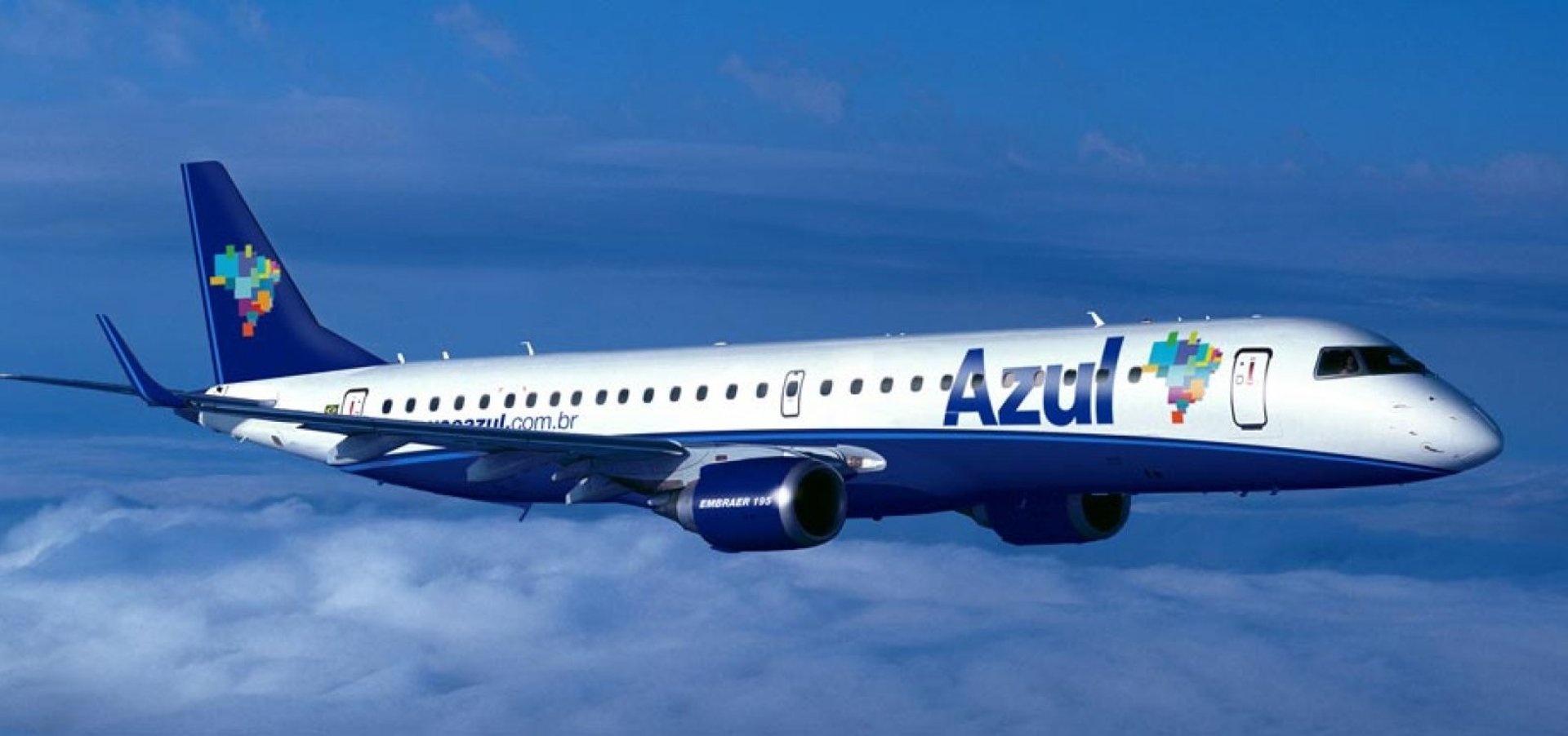 A large jetliner sitting on top of an airport runway