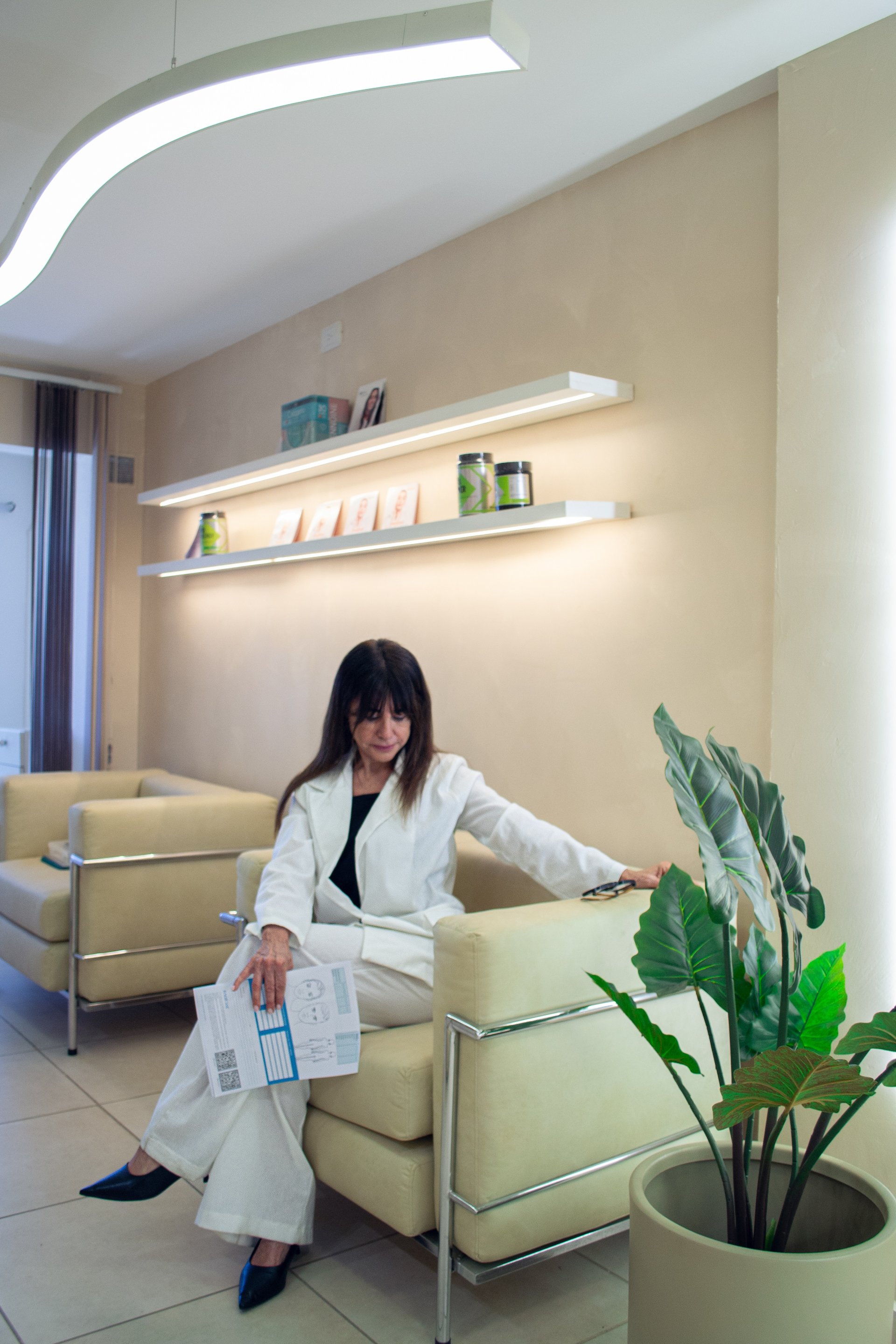 gray computer monitor