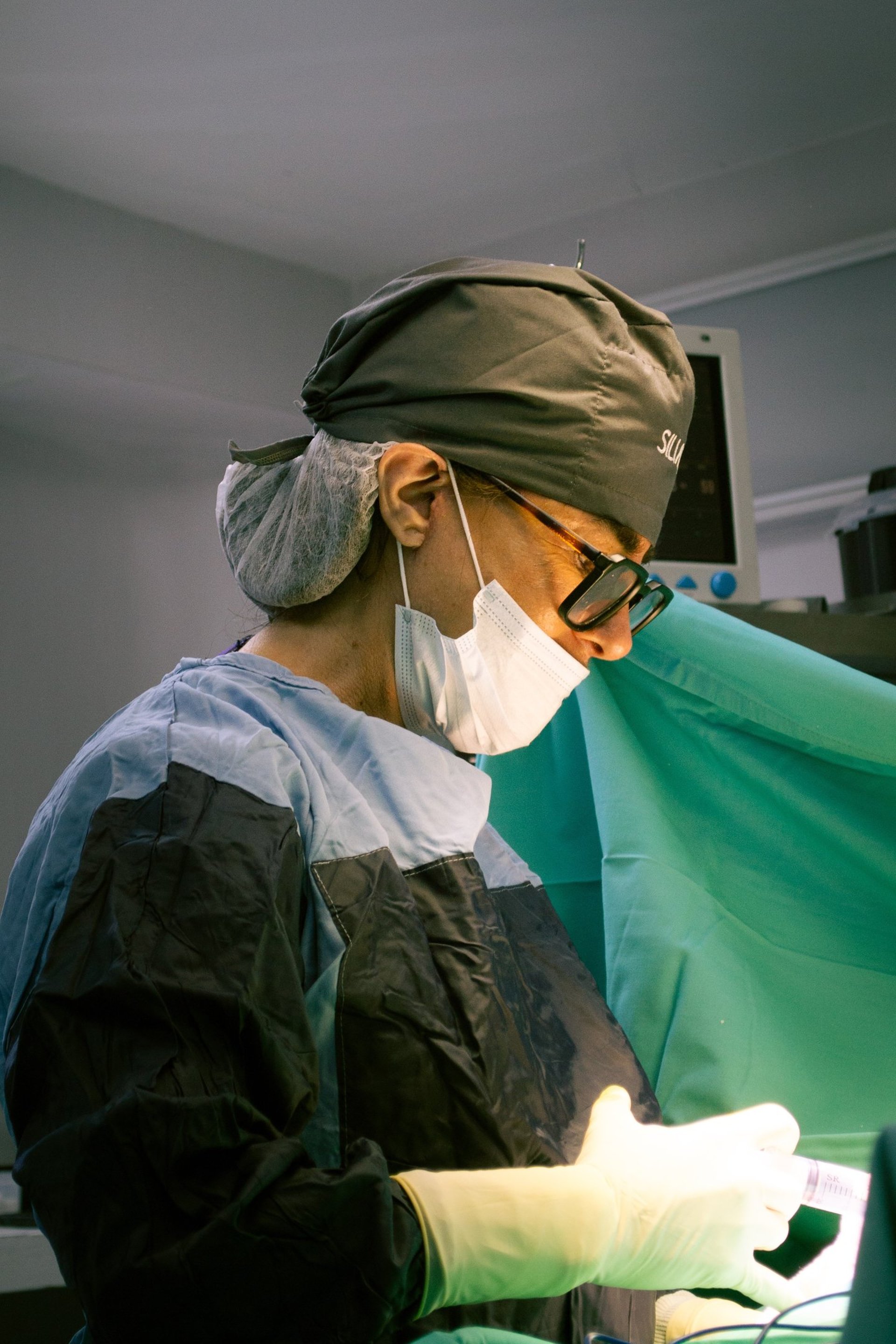 black and white bed linen