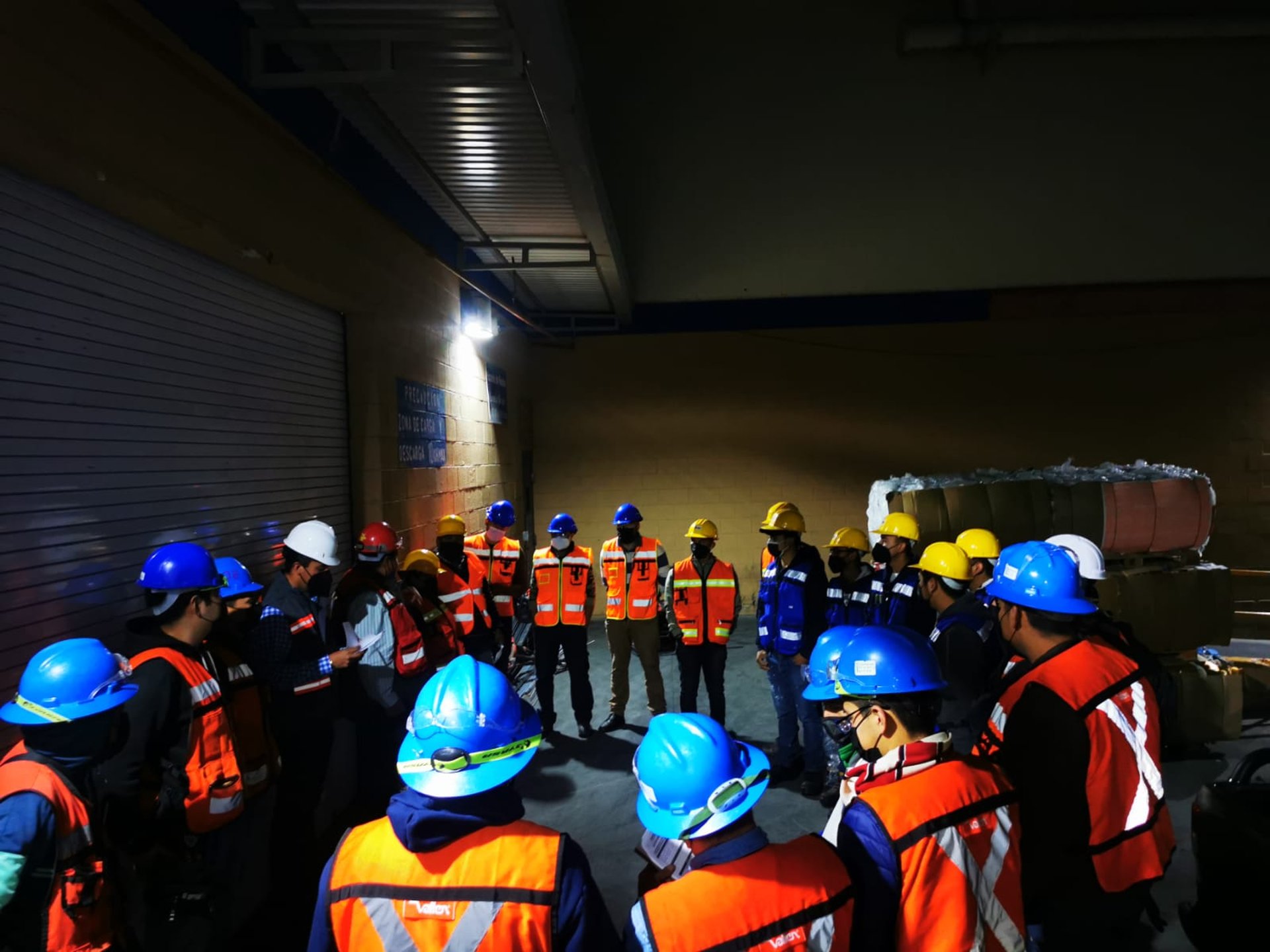 gray computer monitor