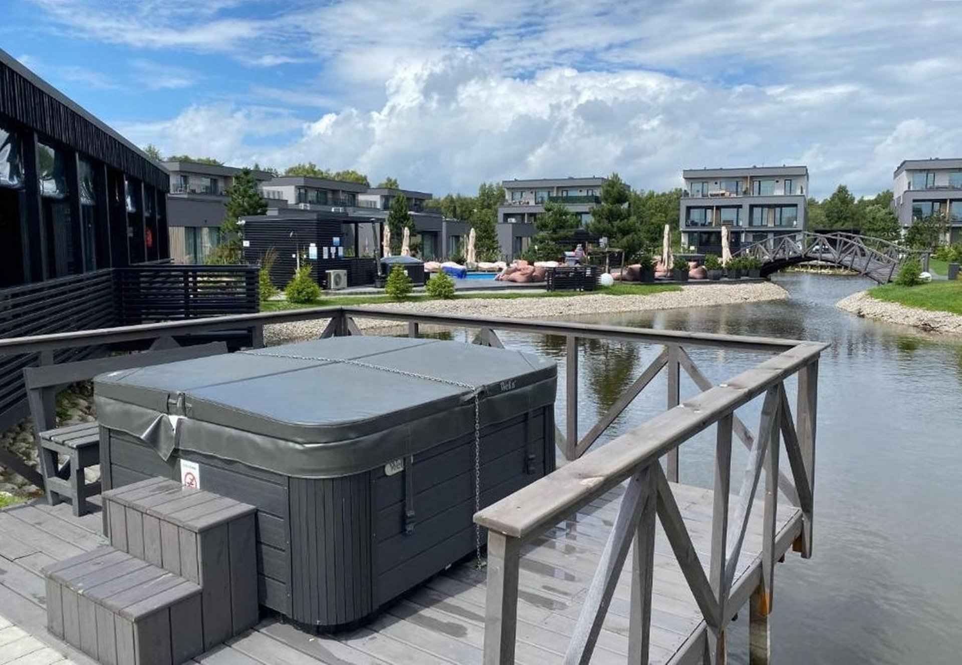 black and white bed linen