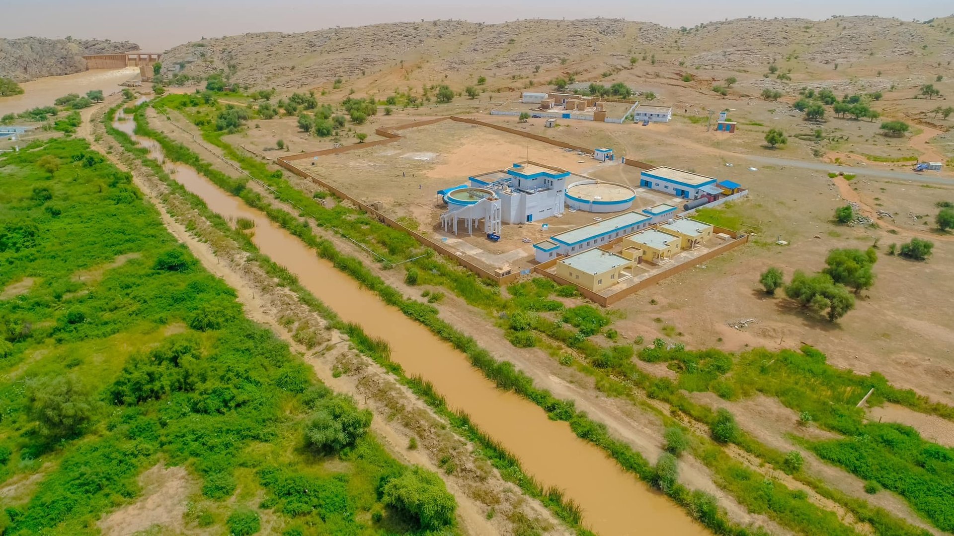 black and brown leather padded tub sofa