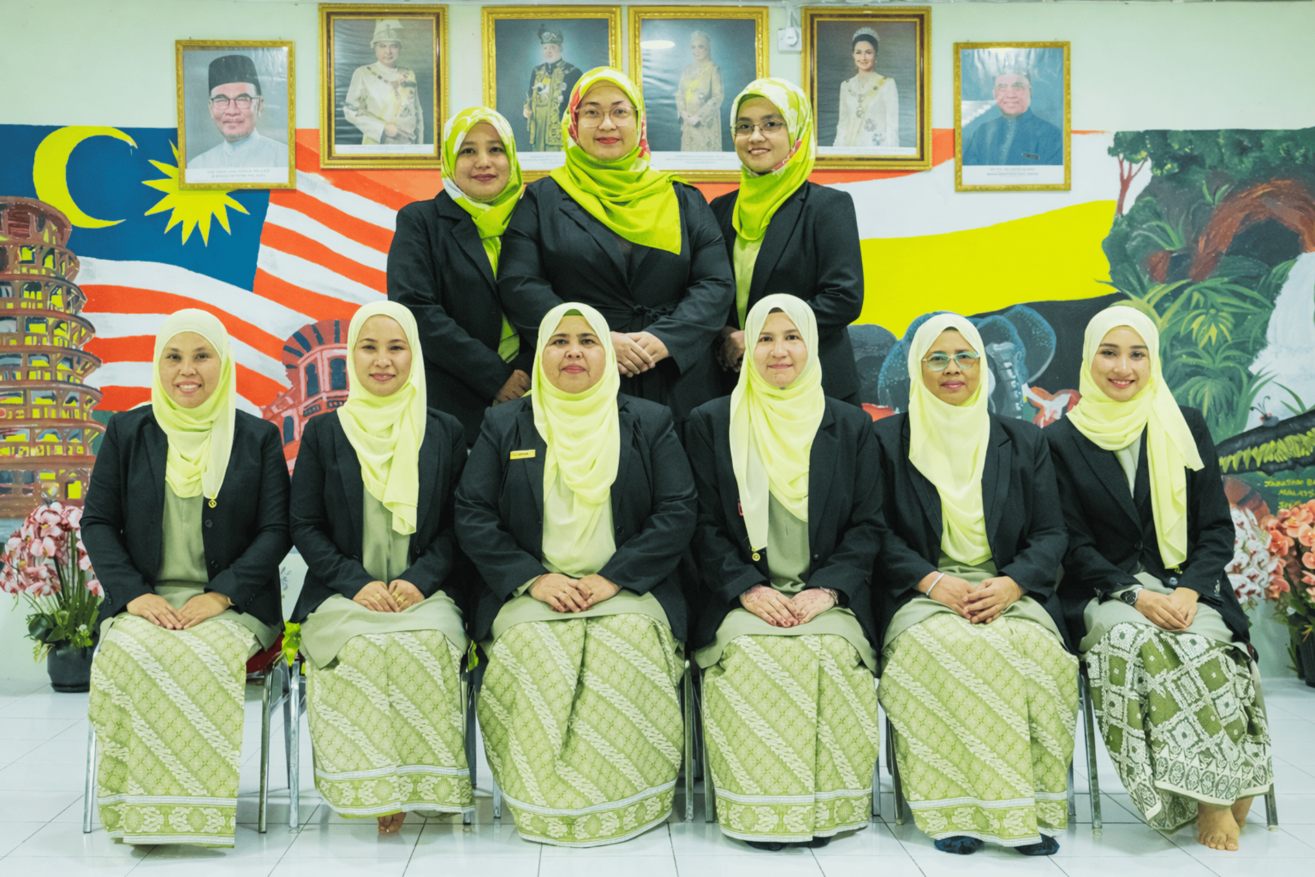 black and white bed linen