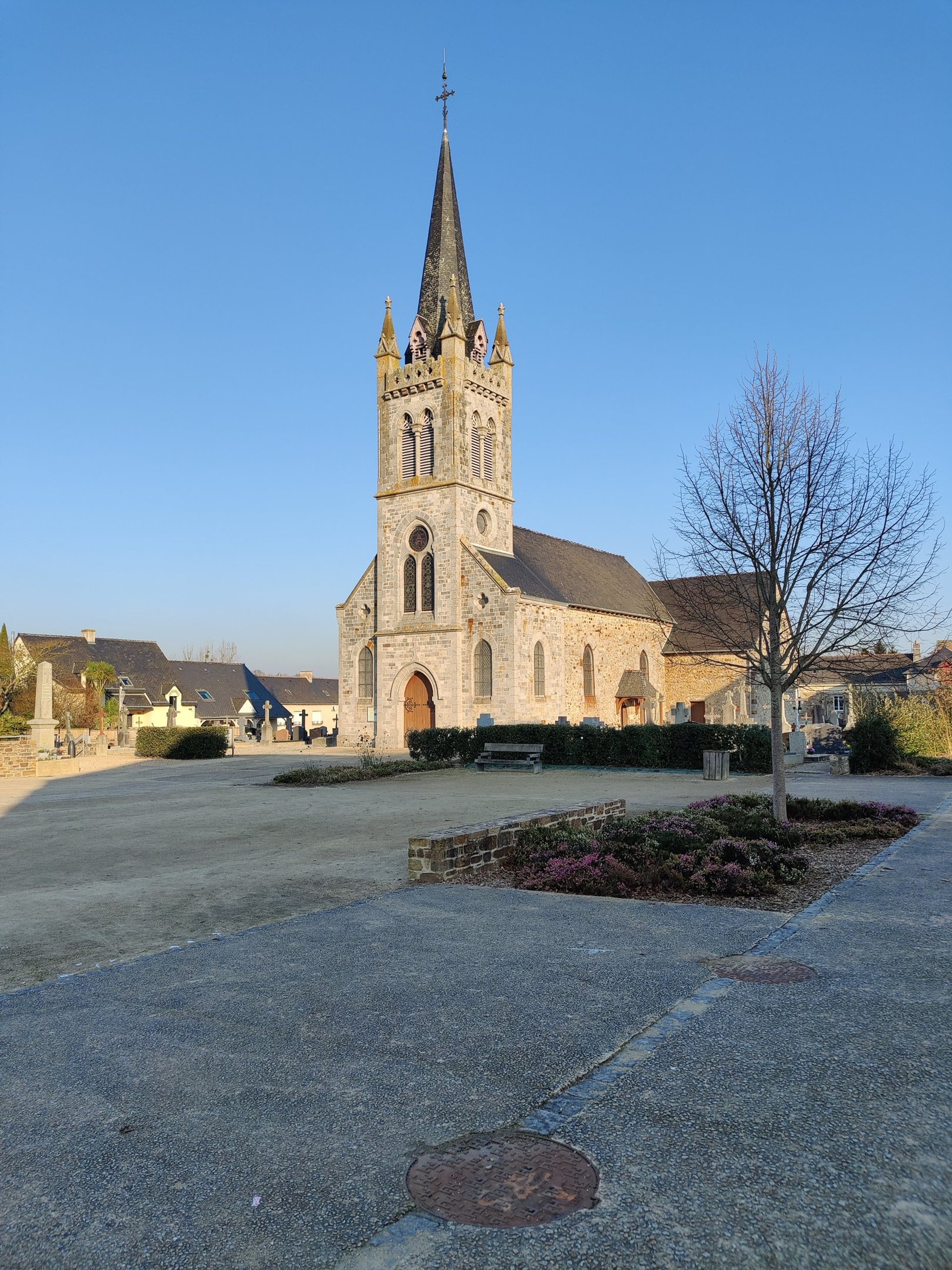 gray computer monitor