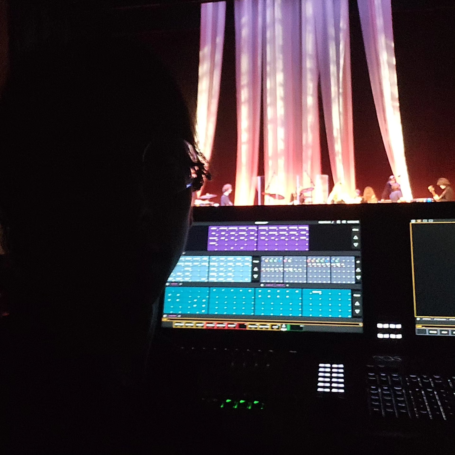 black and white bed linen