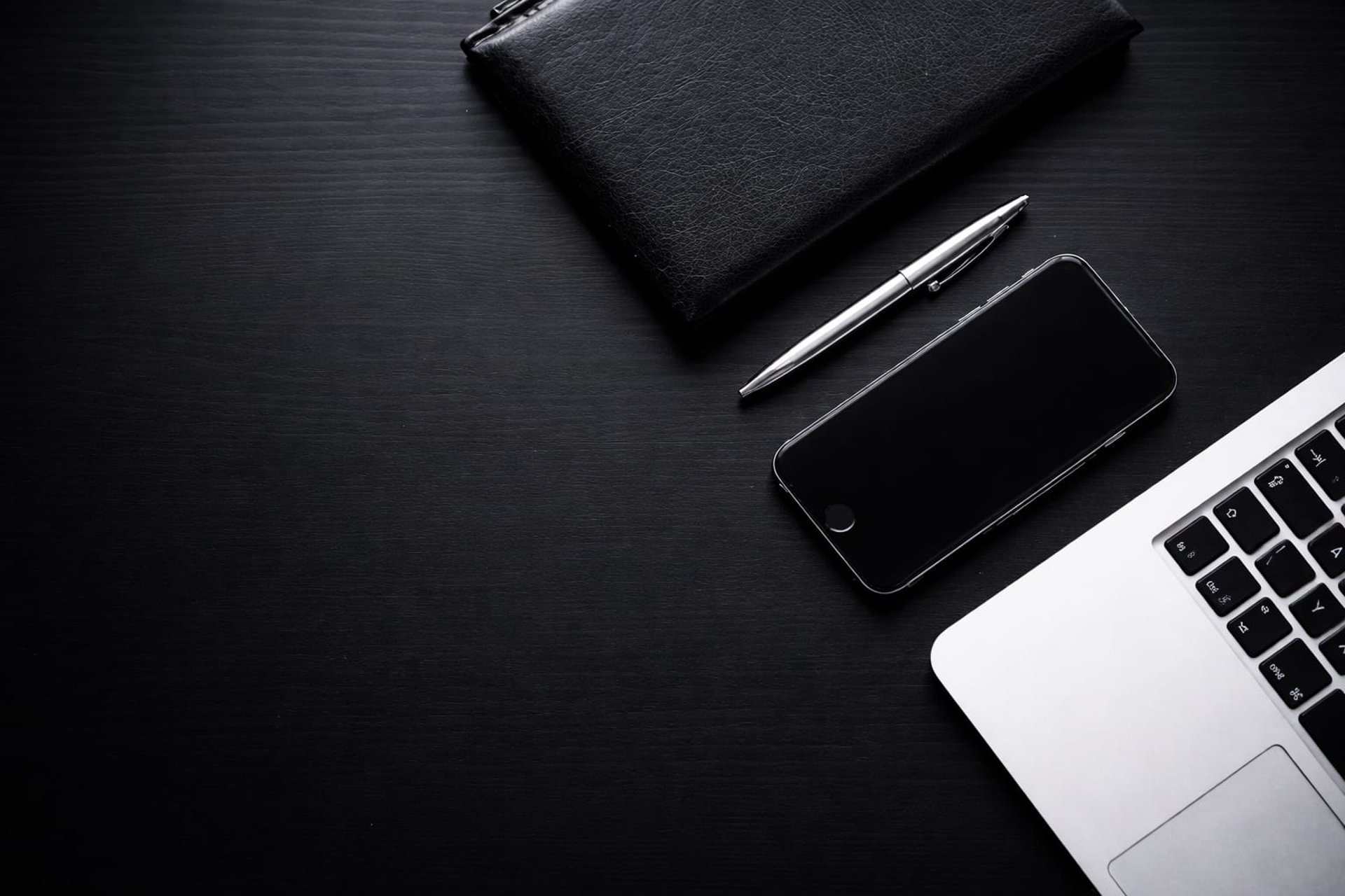 black and white bed linen