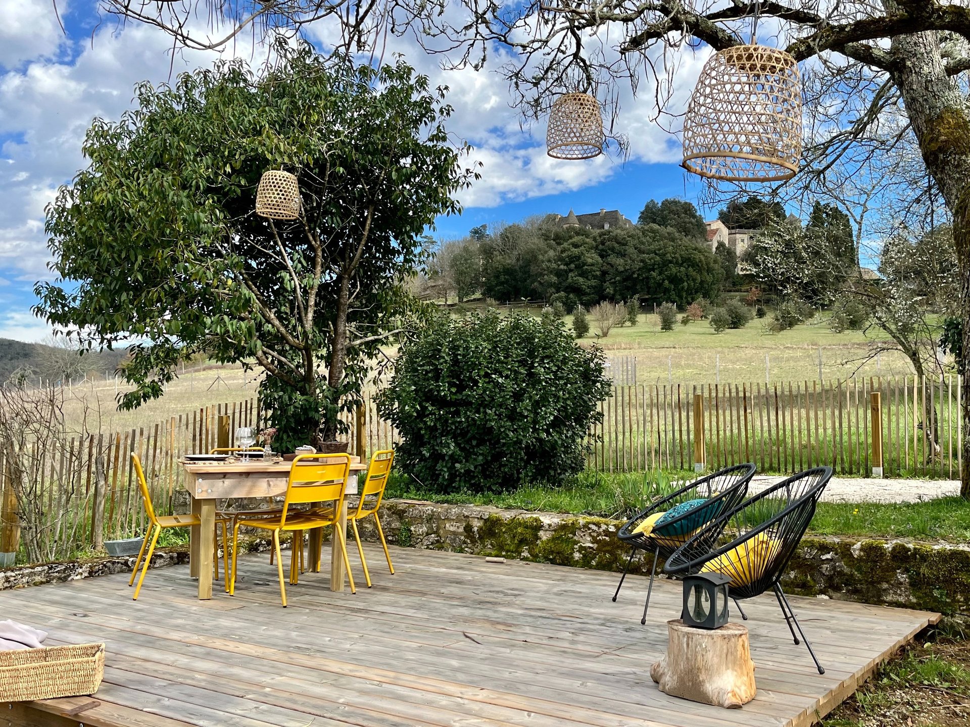 black and white bed linen