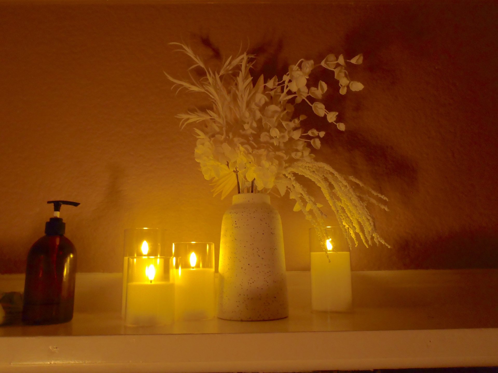 black and white bed linen