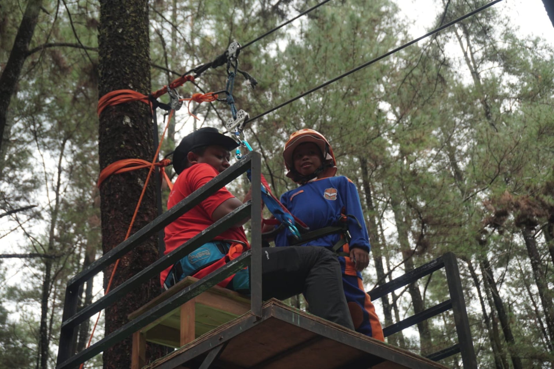 black and white bed linen