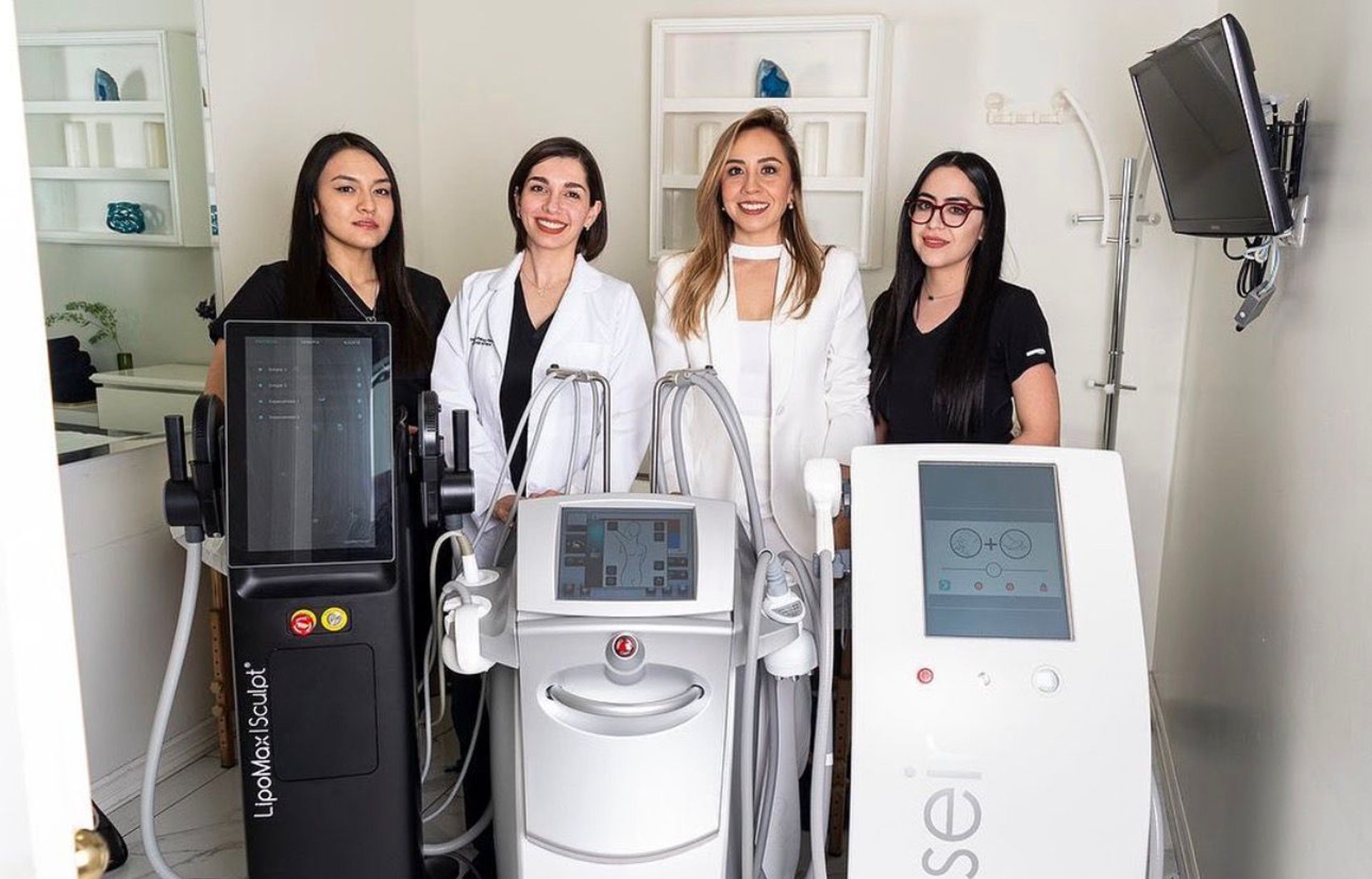 gray computer monitor