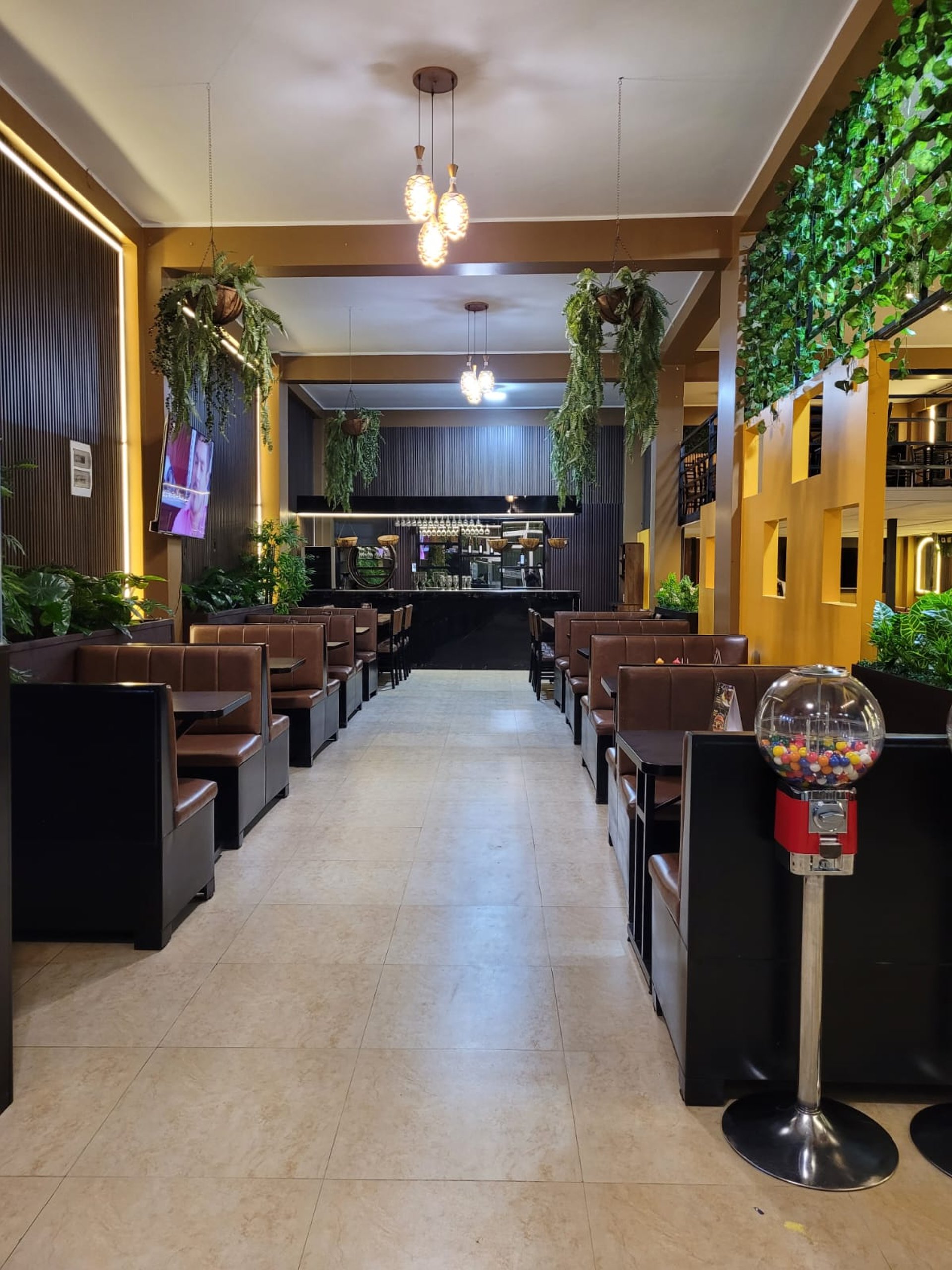 gray computer monitor