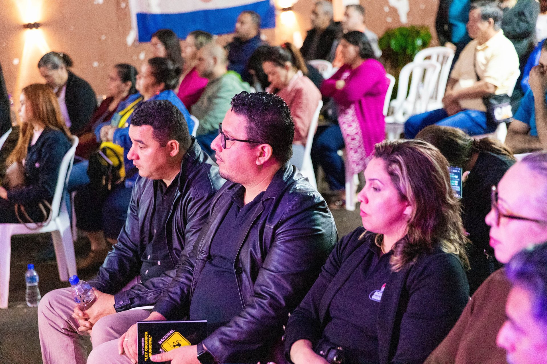 gray computer monitor