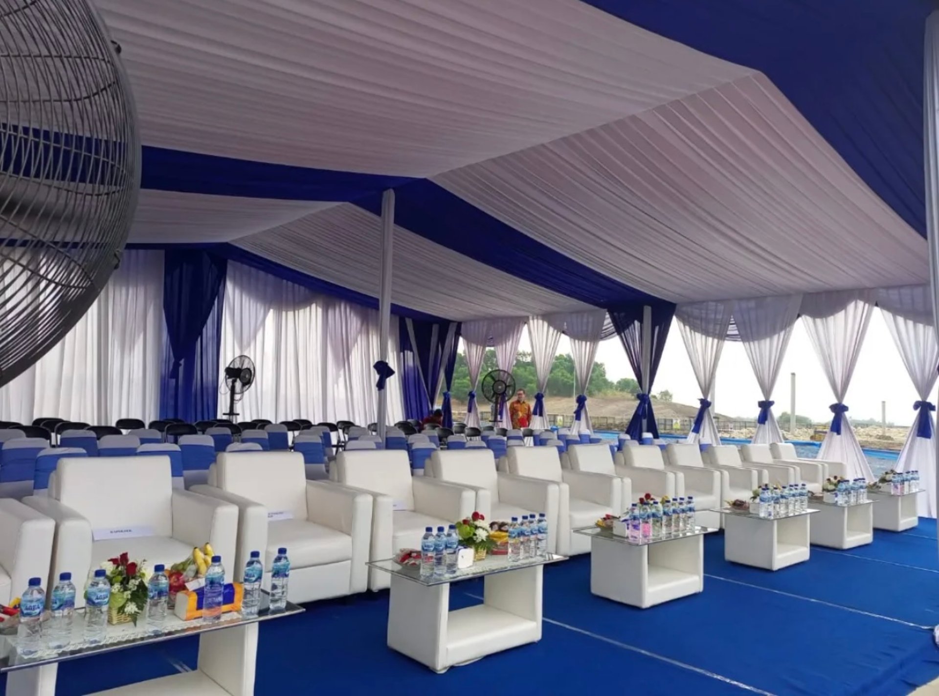 black and white bed linen