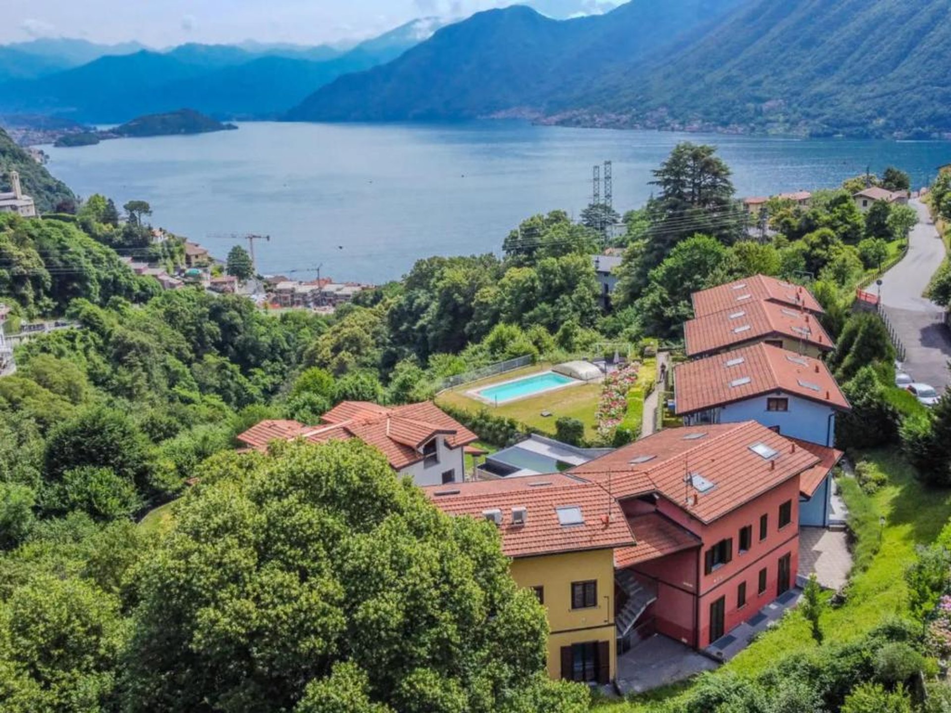 black and white bed linen