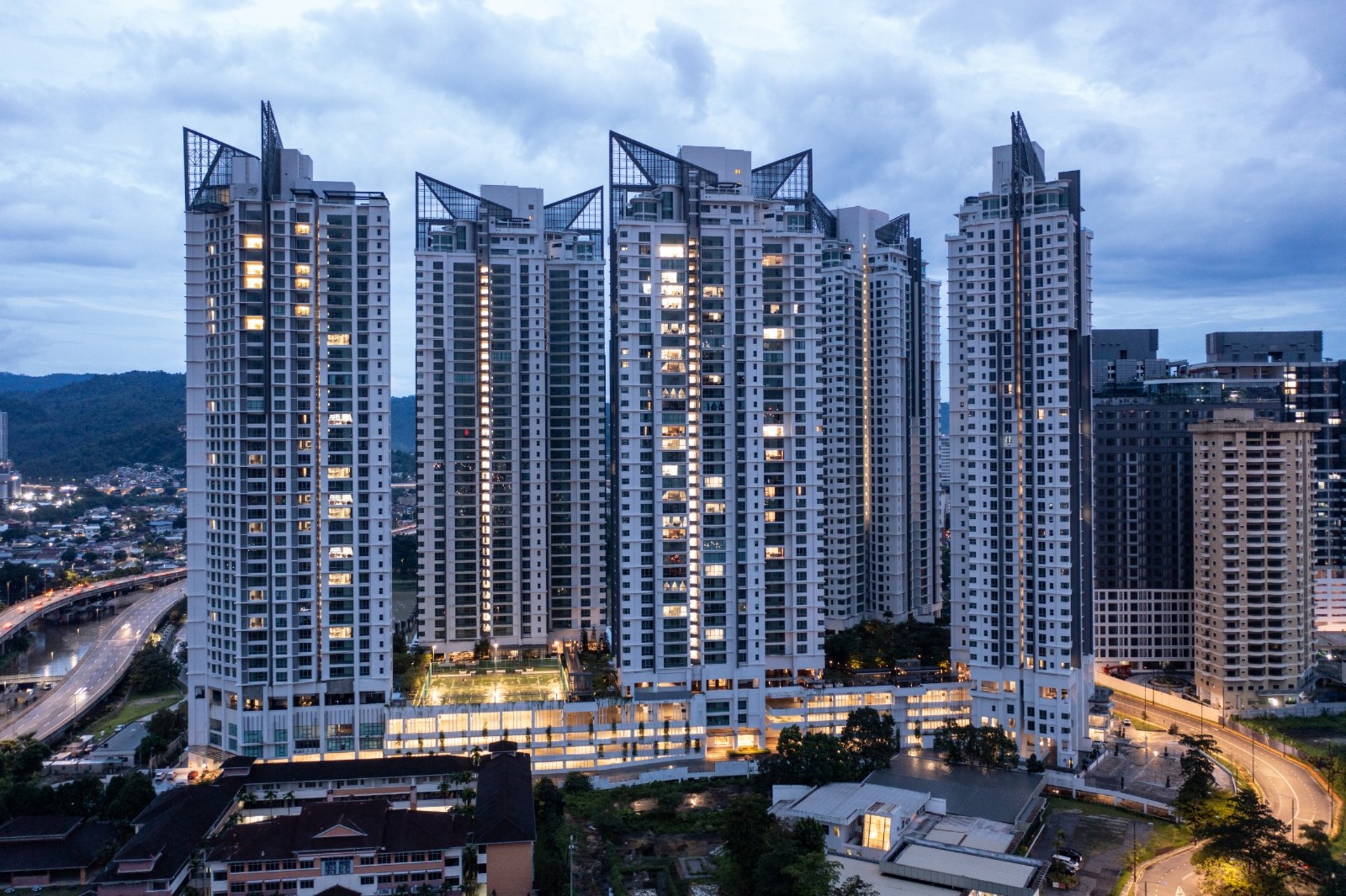 black and white bed linen