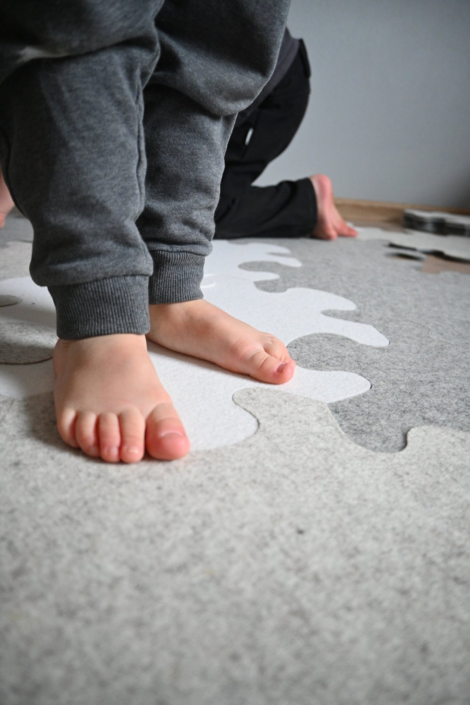 black and white bed linen