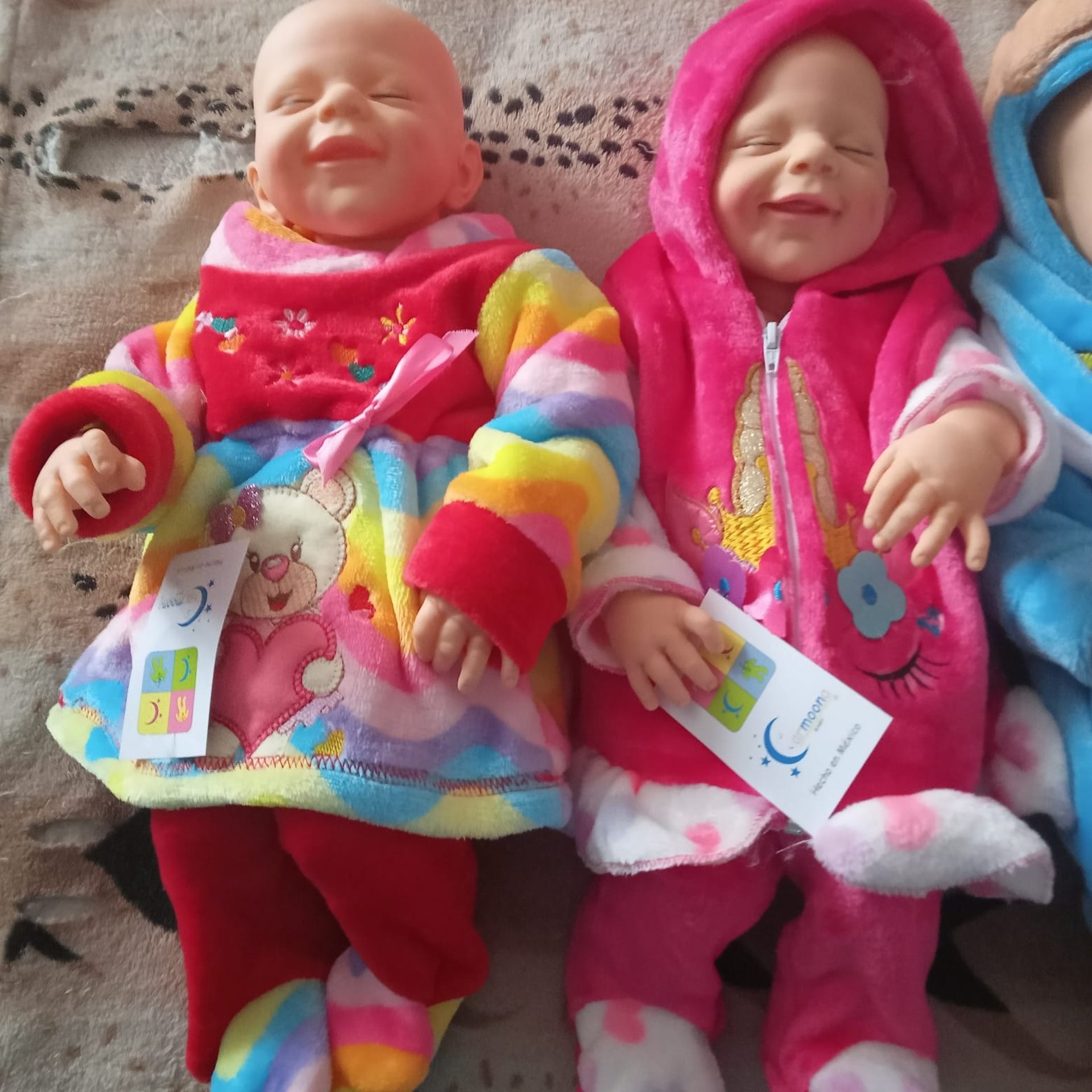 gray computer monitor