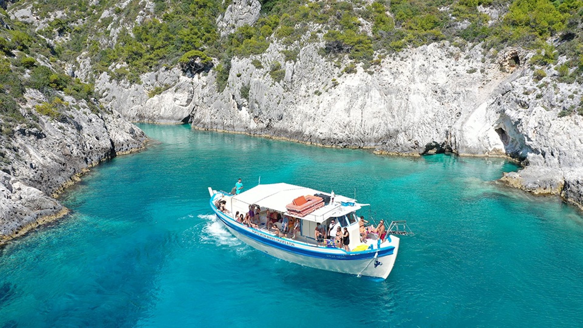 gray computer monitor