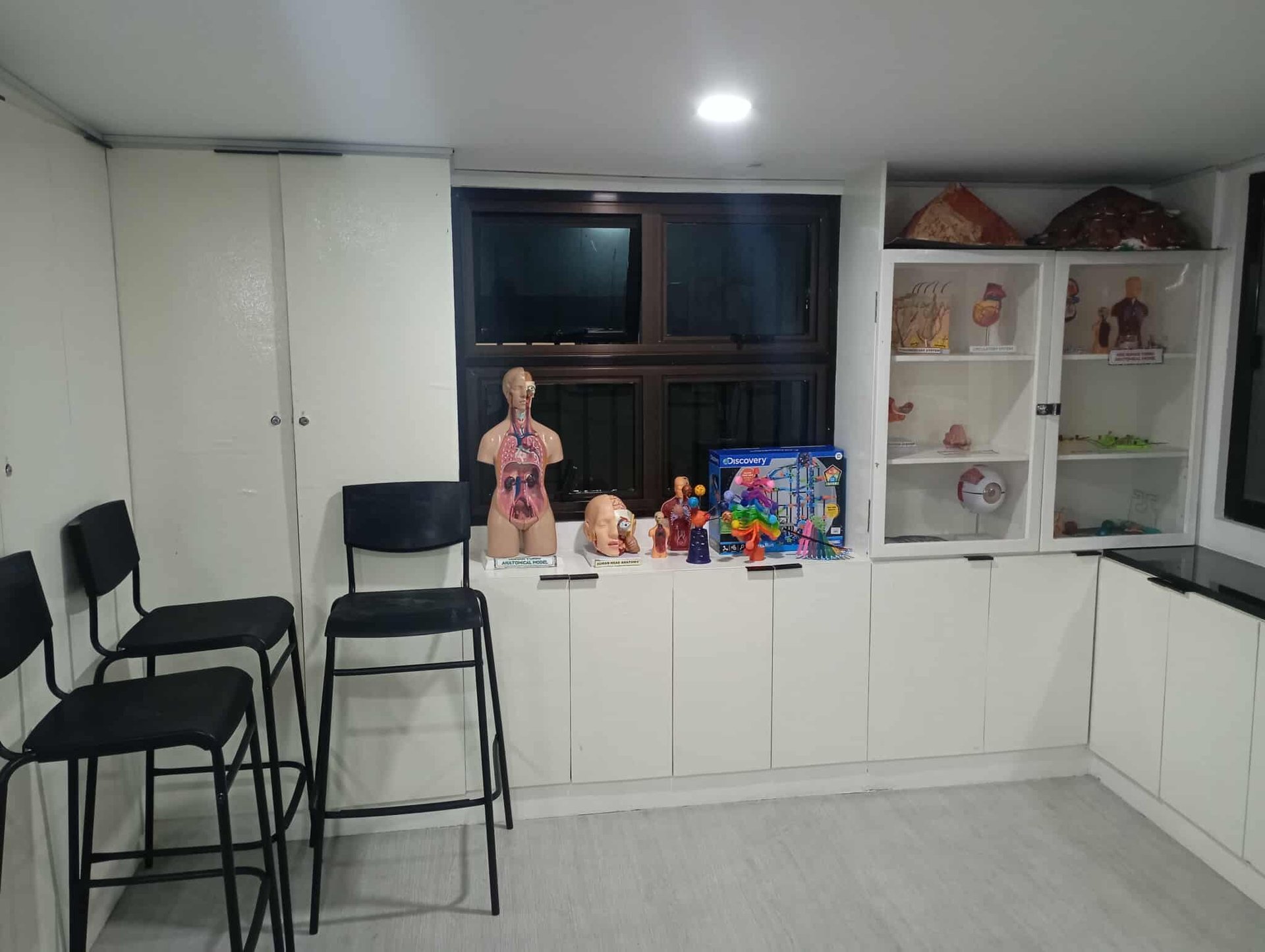 an abstract photo of a curved building with a blue sky in the background