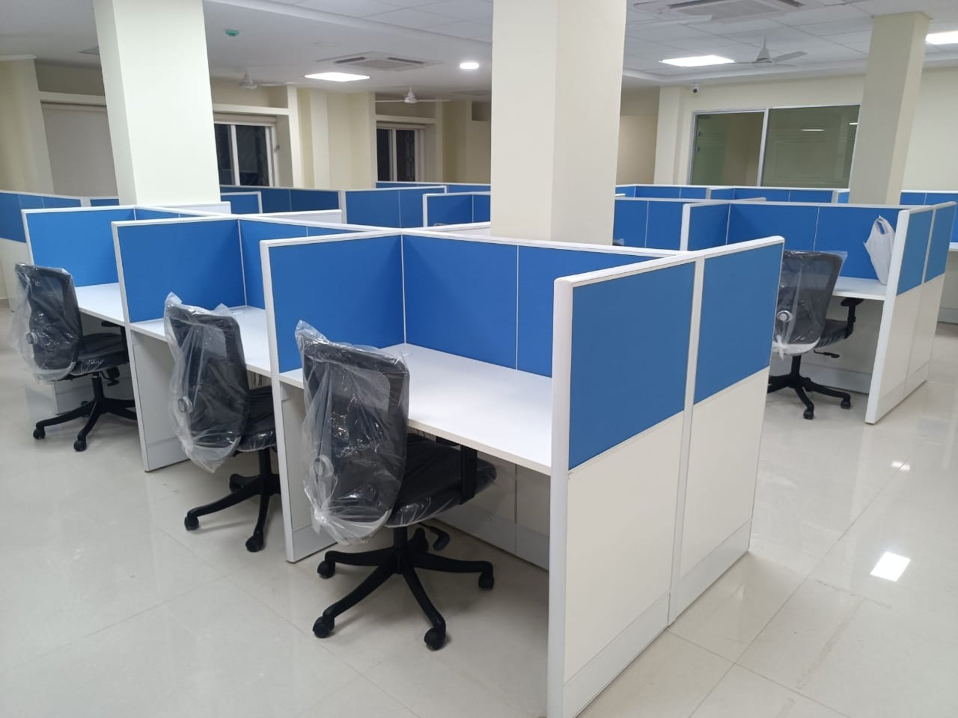 black and white bed linen