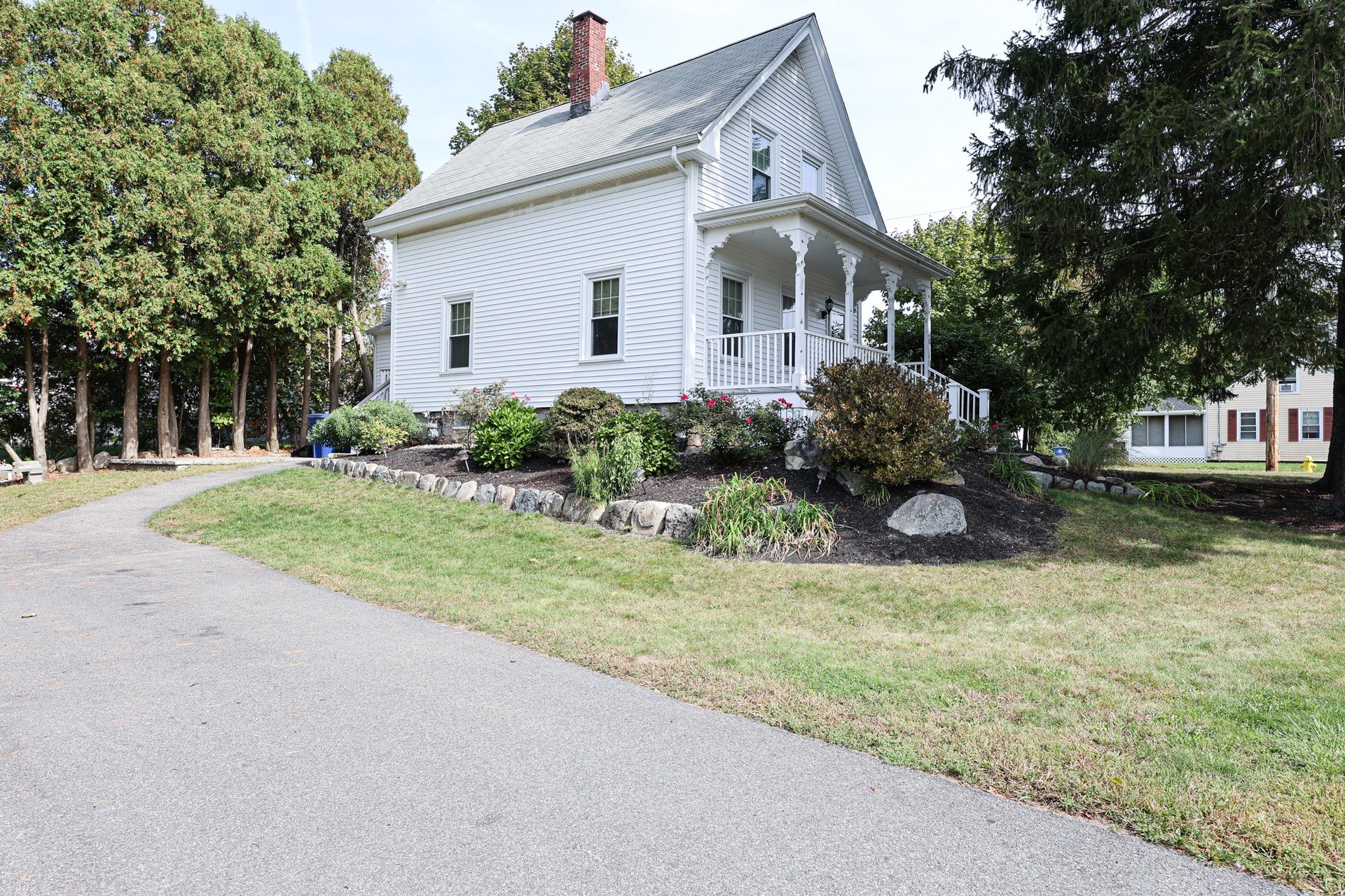 black and white bed linen