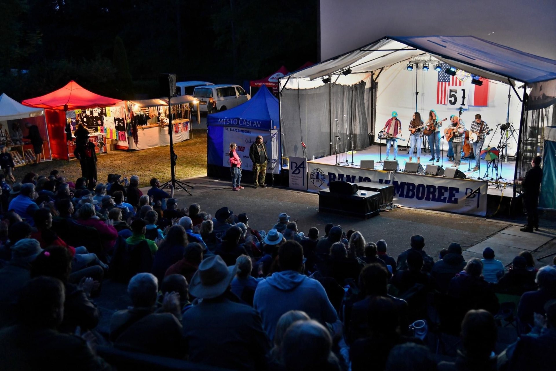 gray computer monitor