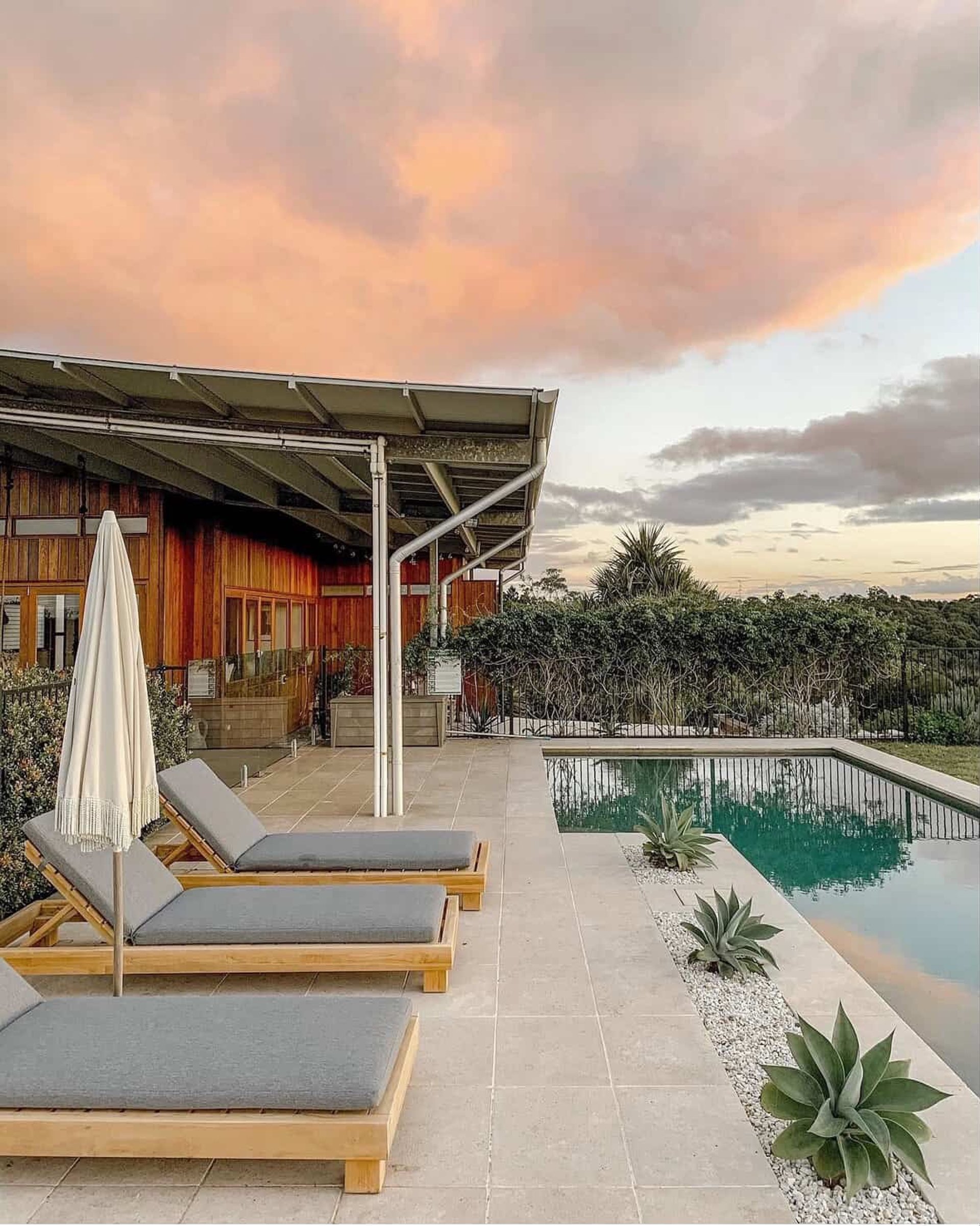 black and white bed linen