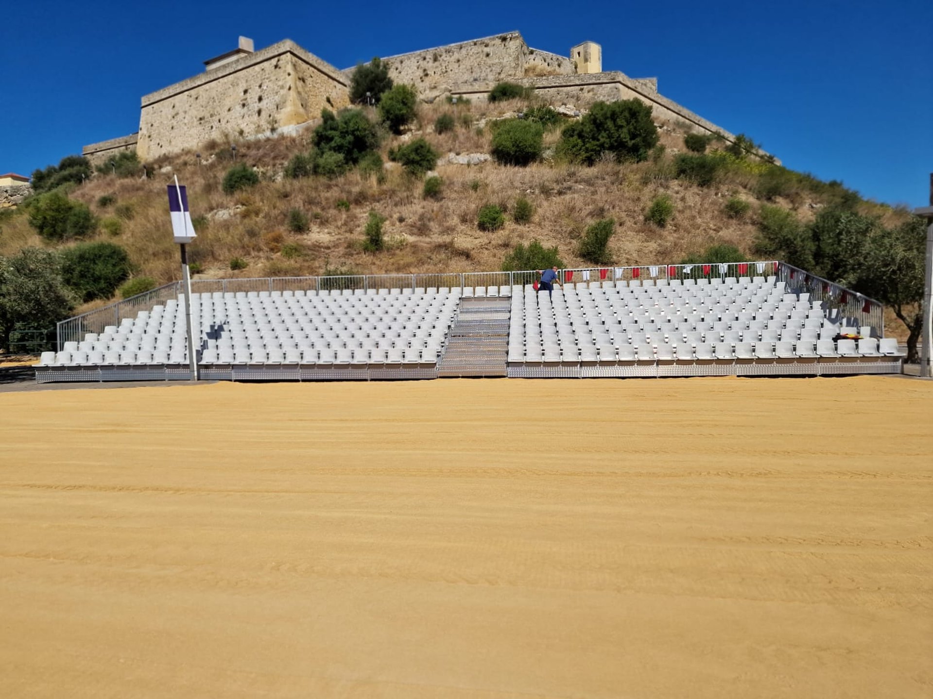 black and white bed linen
