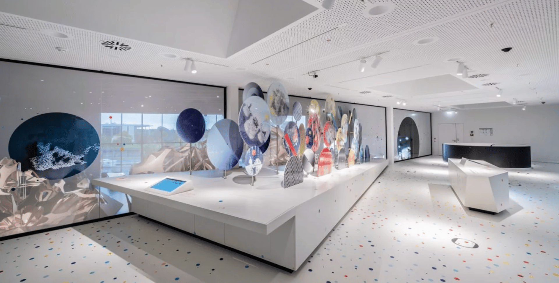 black and white bed linen