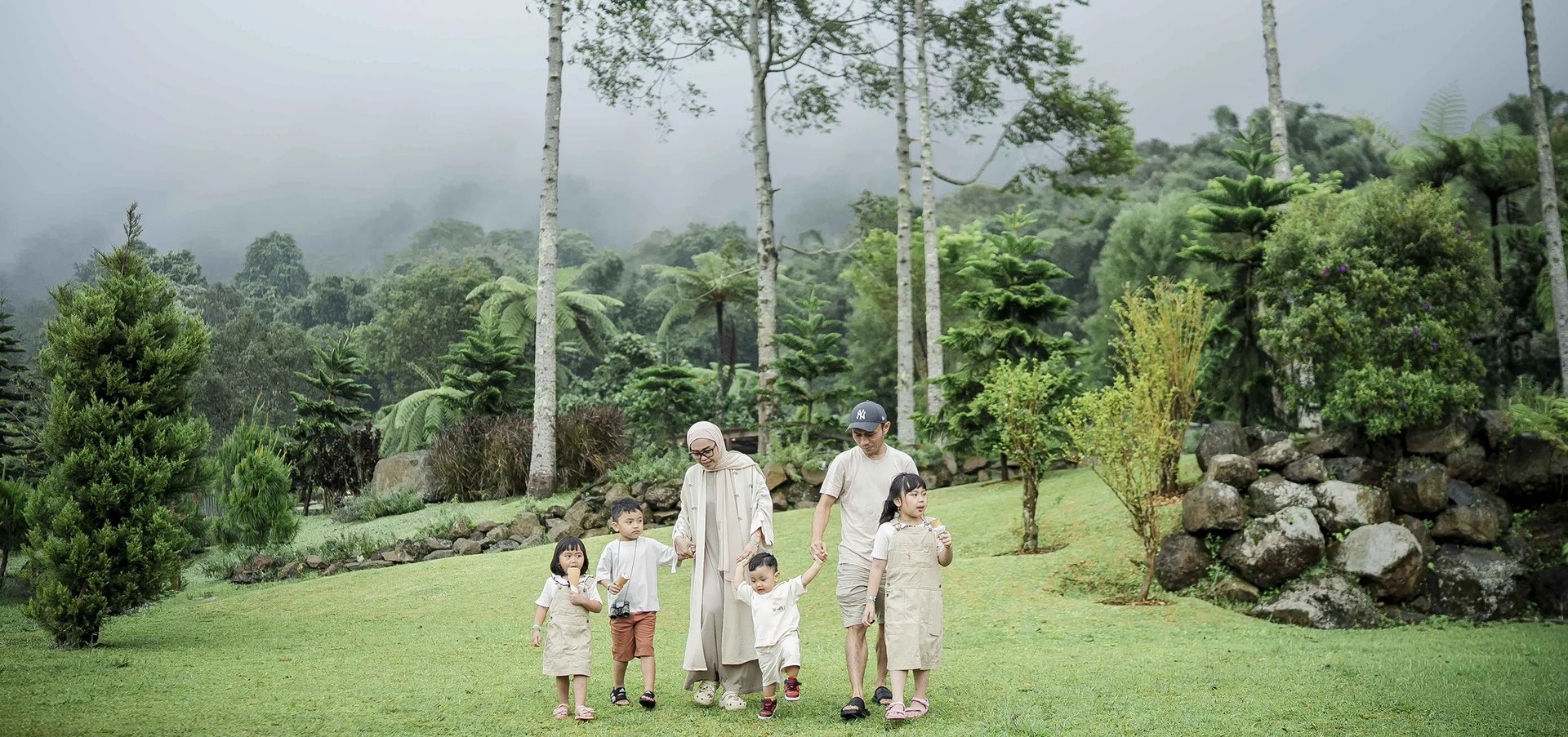 Luxury family photography session at Bali Farm House Bedugul by Hansee Photography