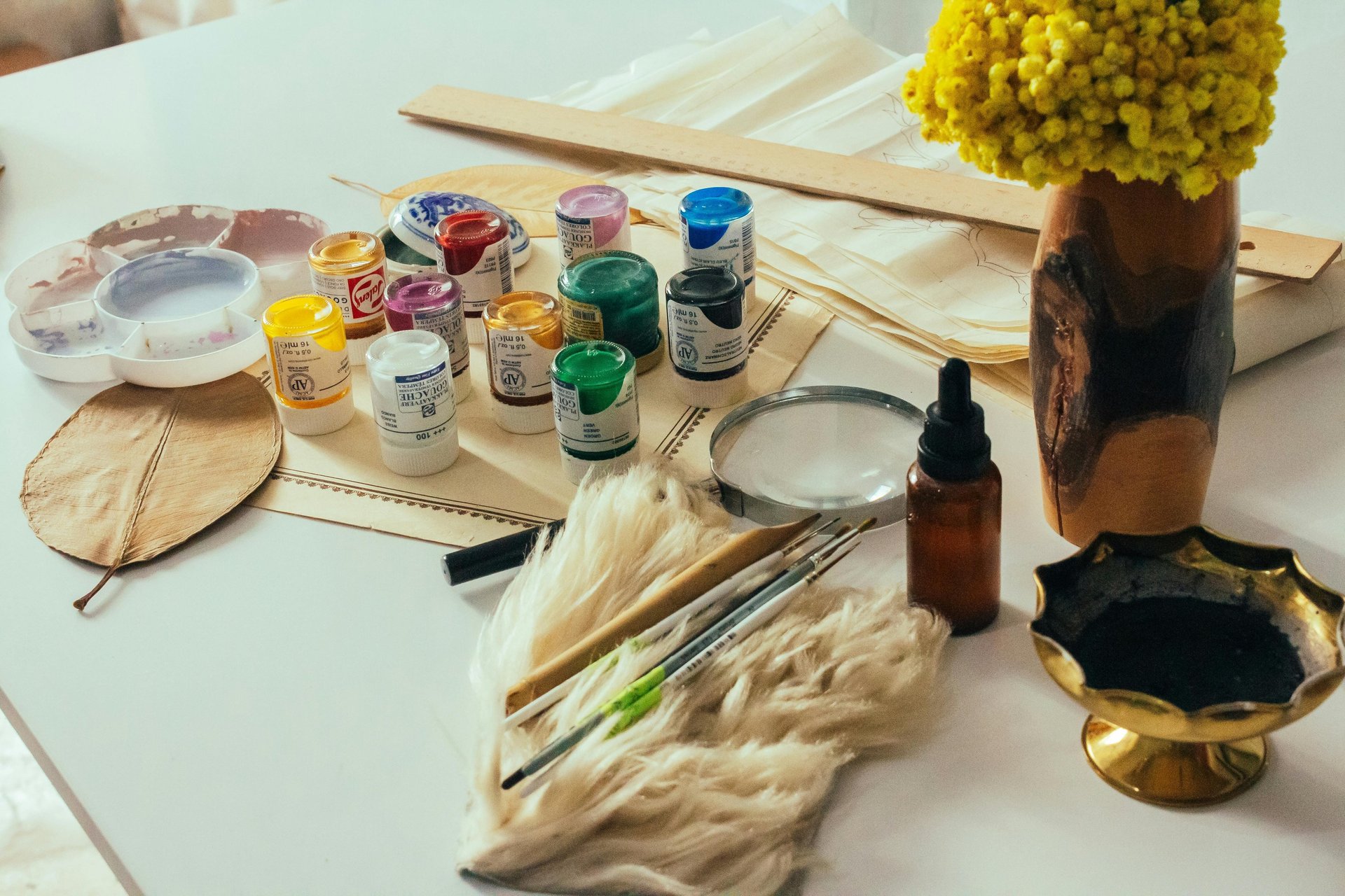 gray computer monitor