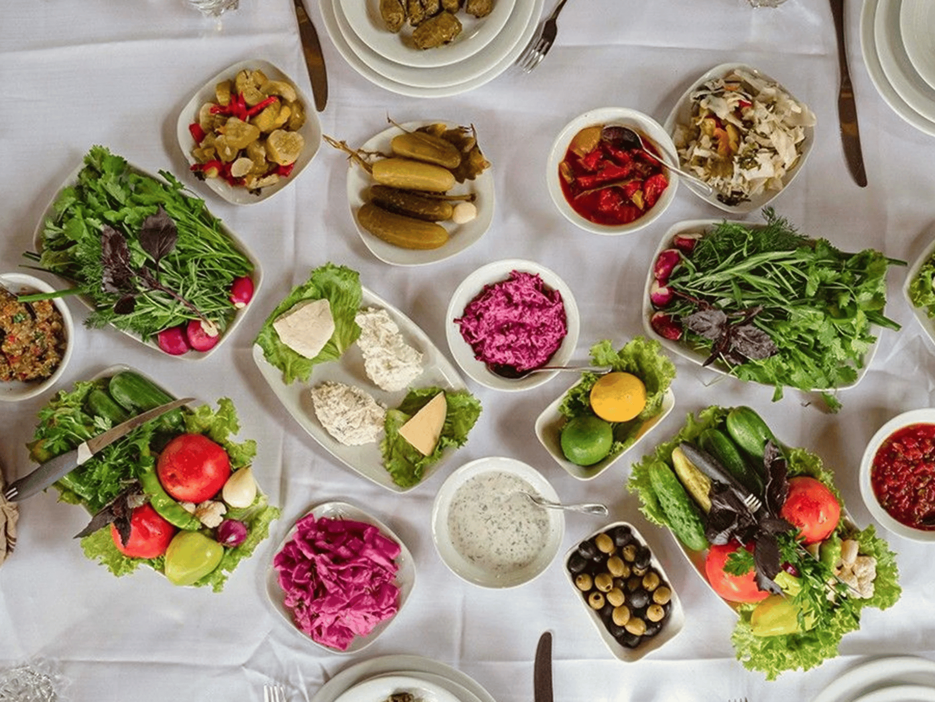 black and white bed linen