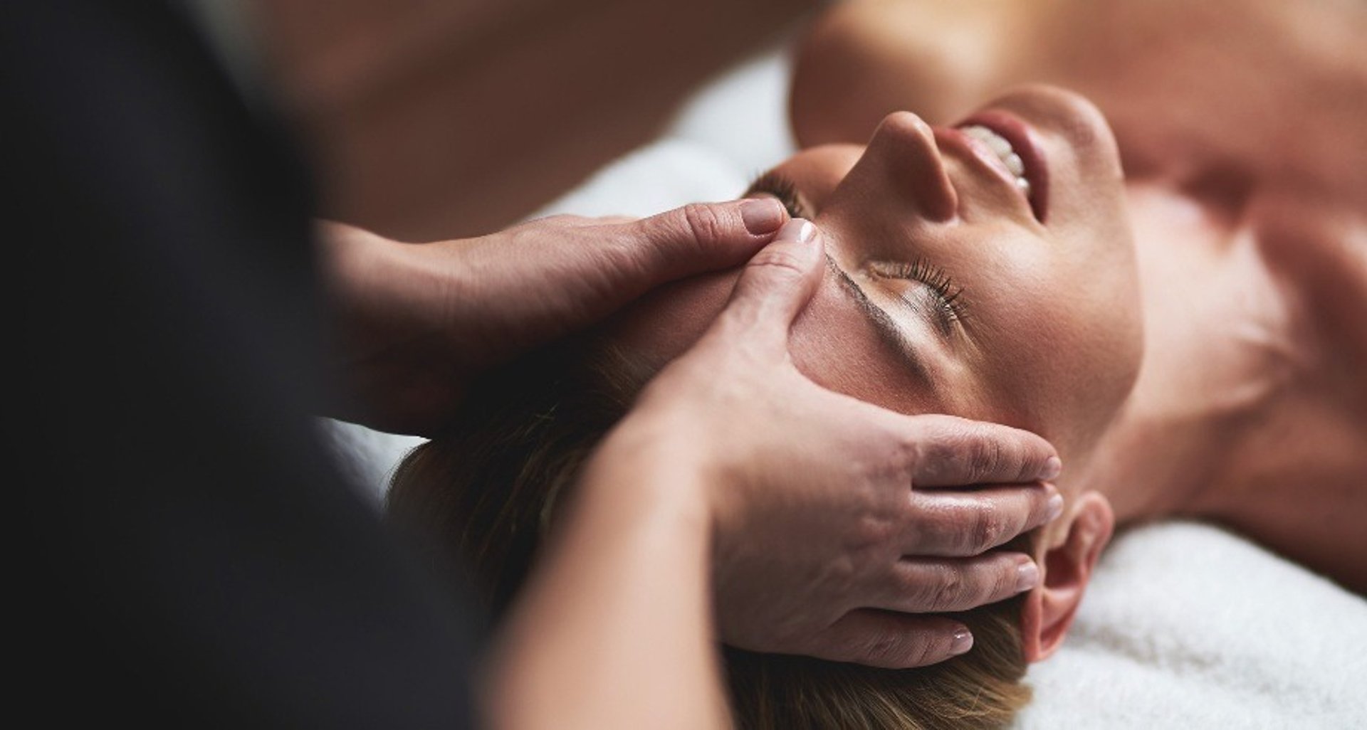black and white bed linen