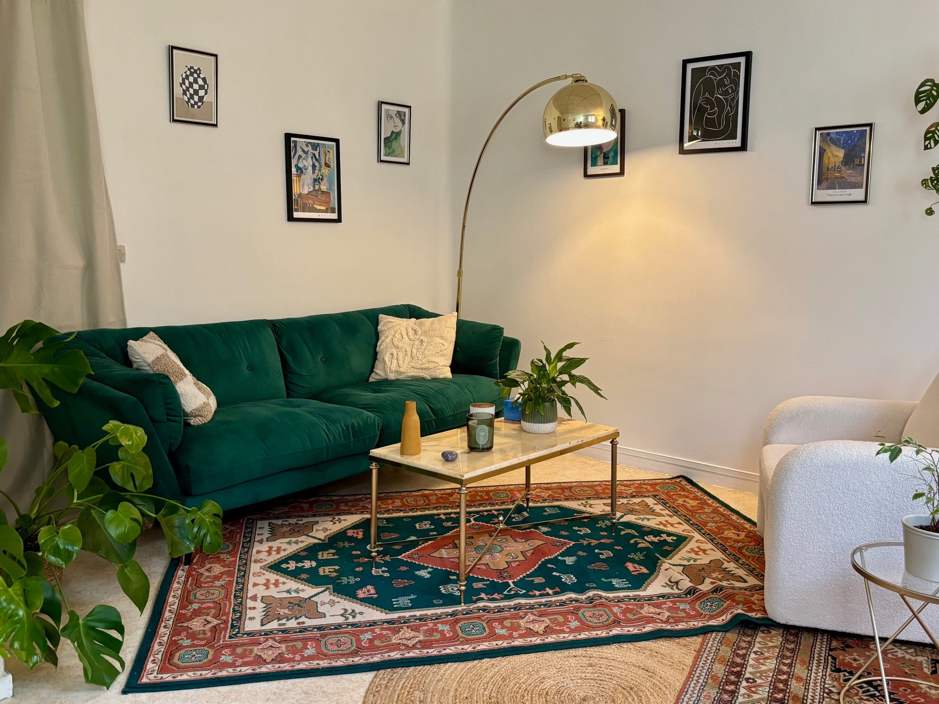 black and white bed linen