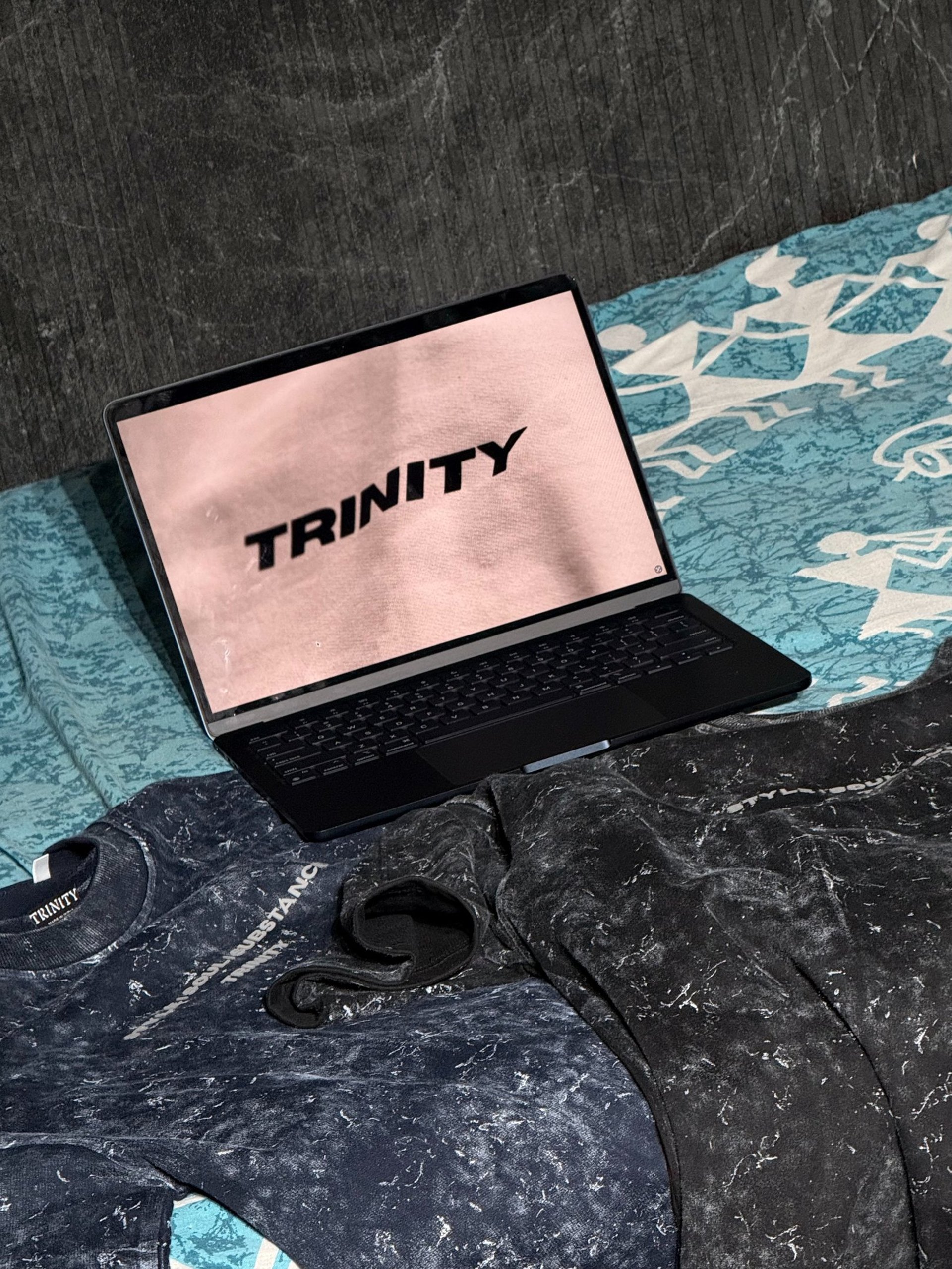 black and white bed linen