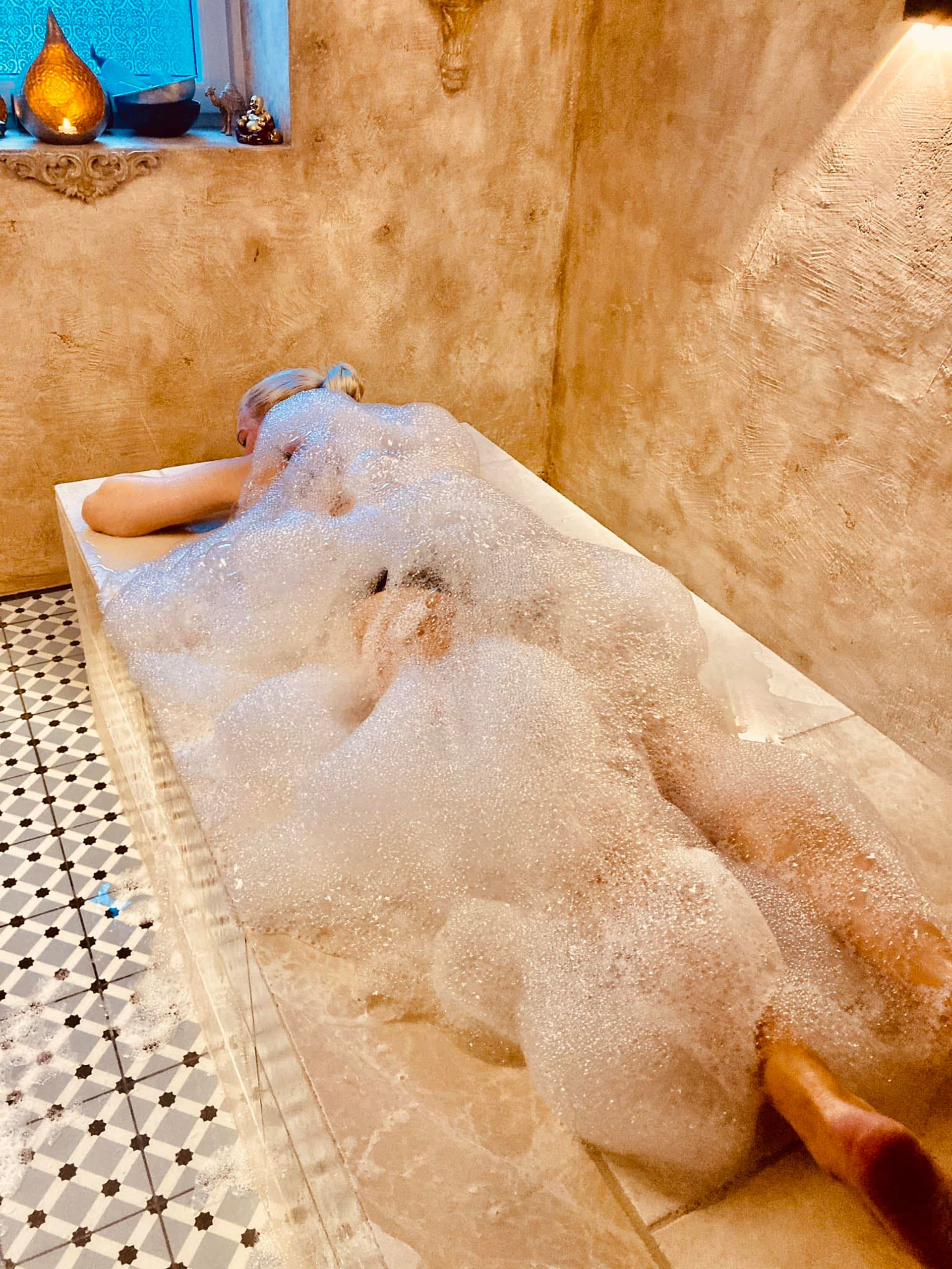 black and white bed linen