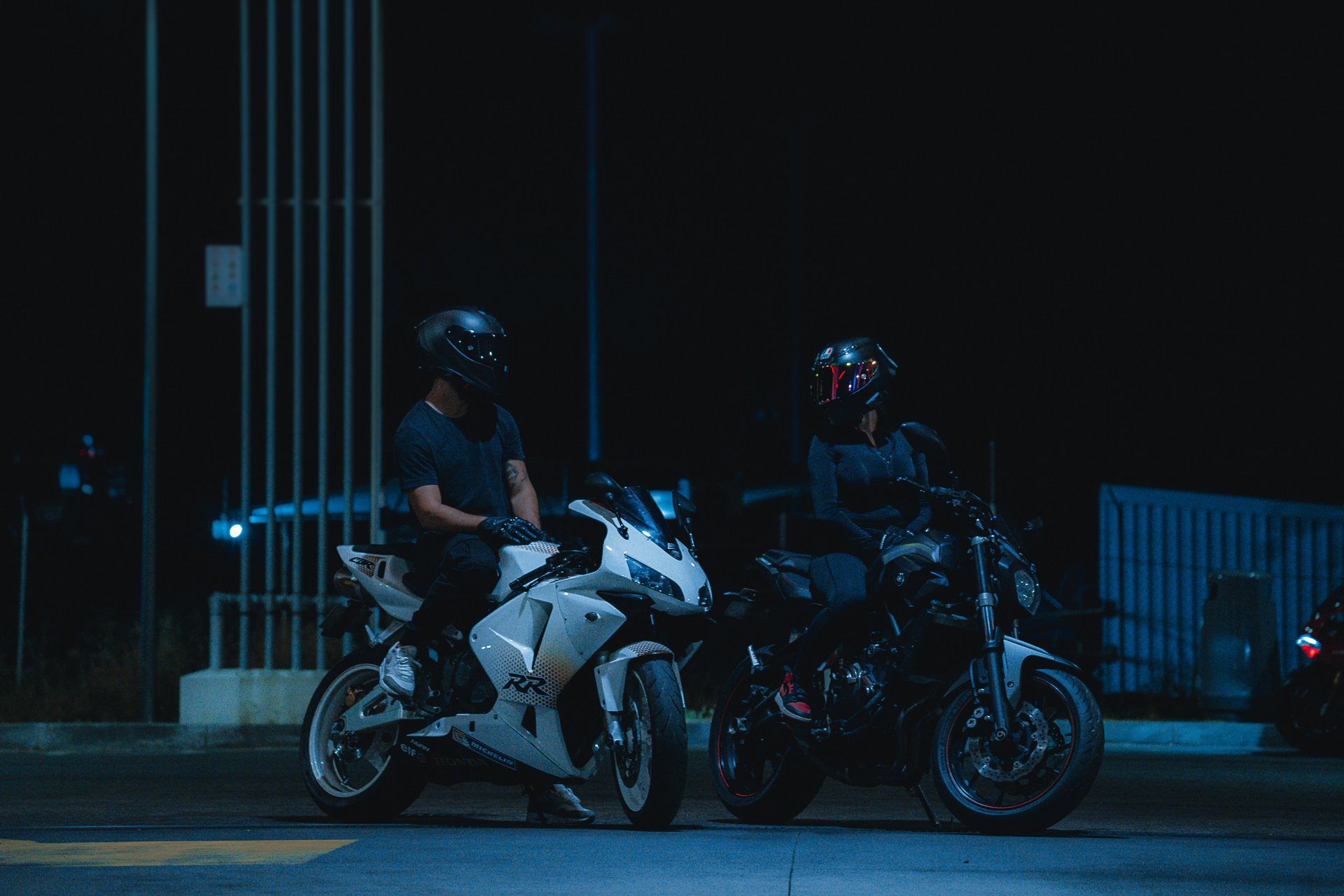 black and white bed linen