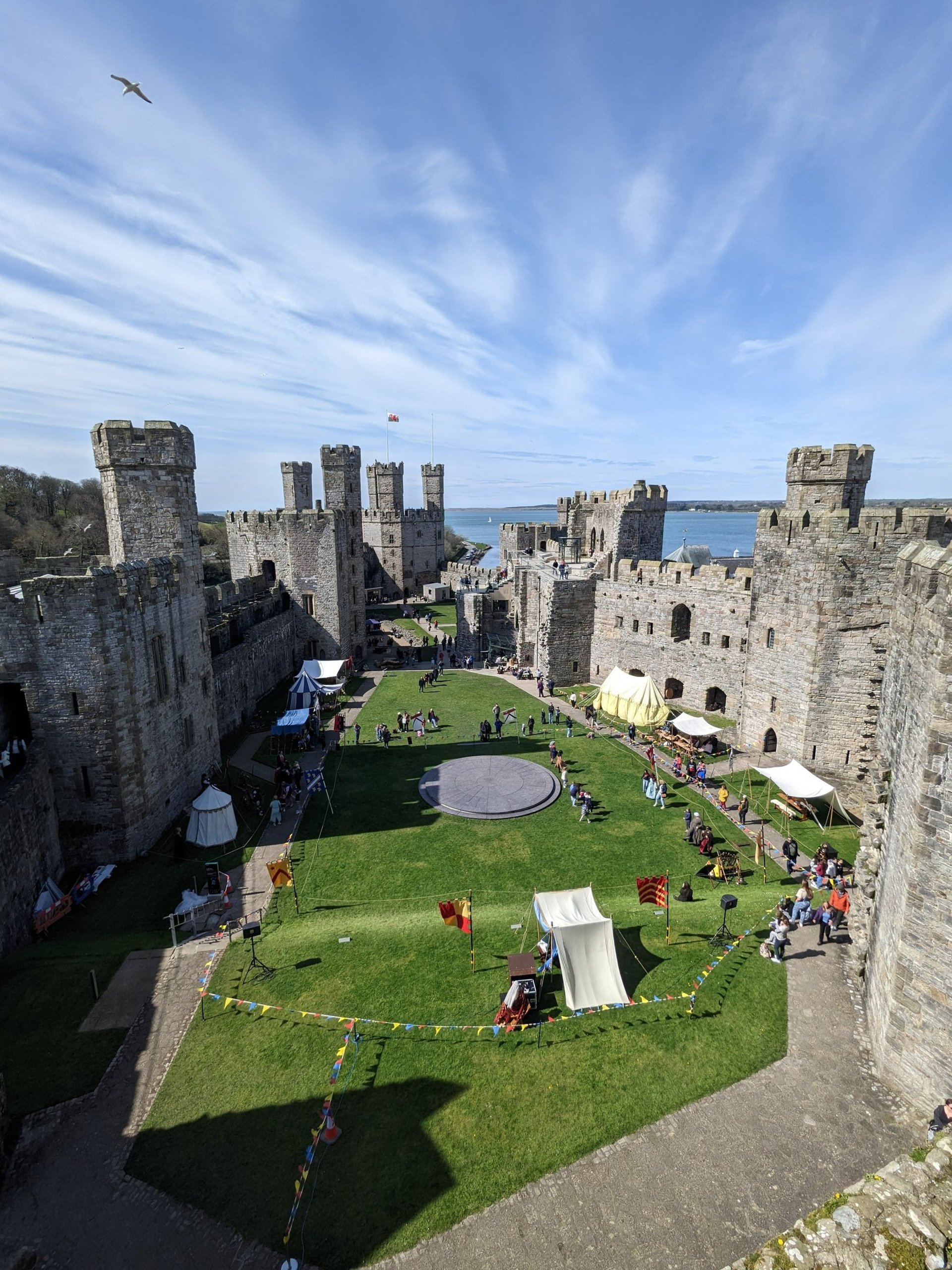 black and white bed linen