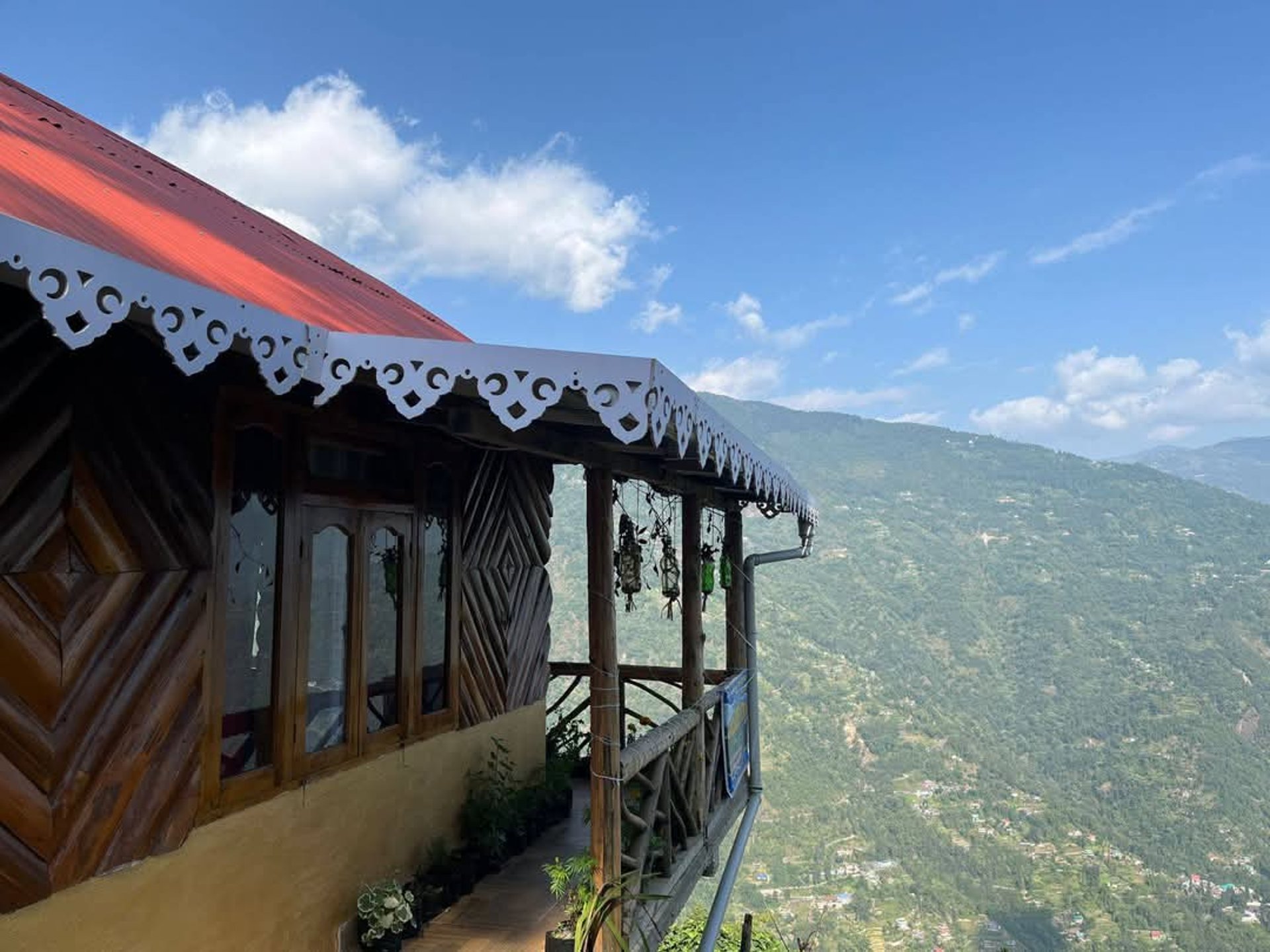 gray computer monitor