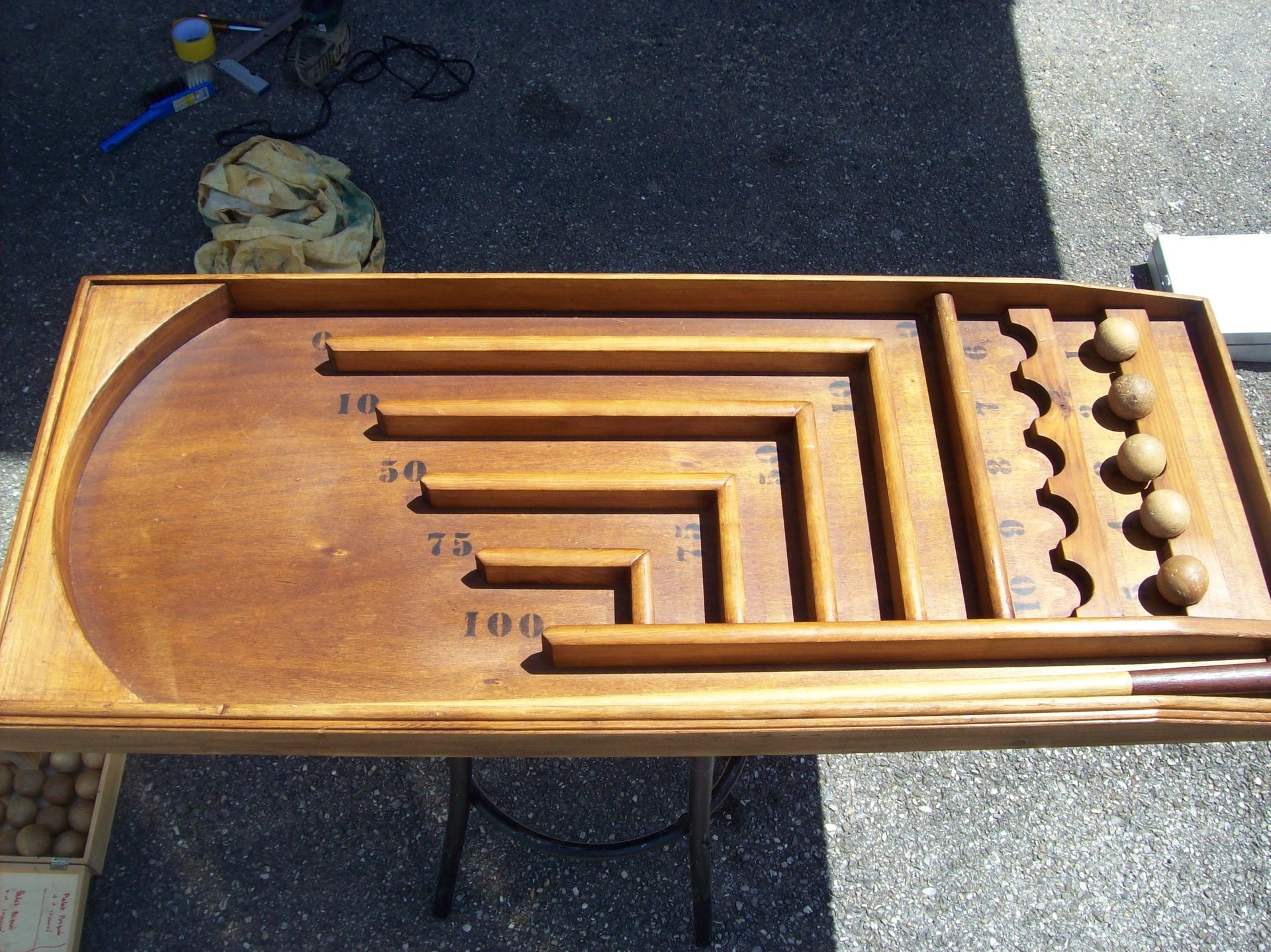 gray computer monitor