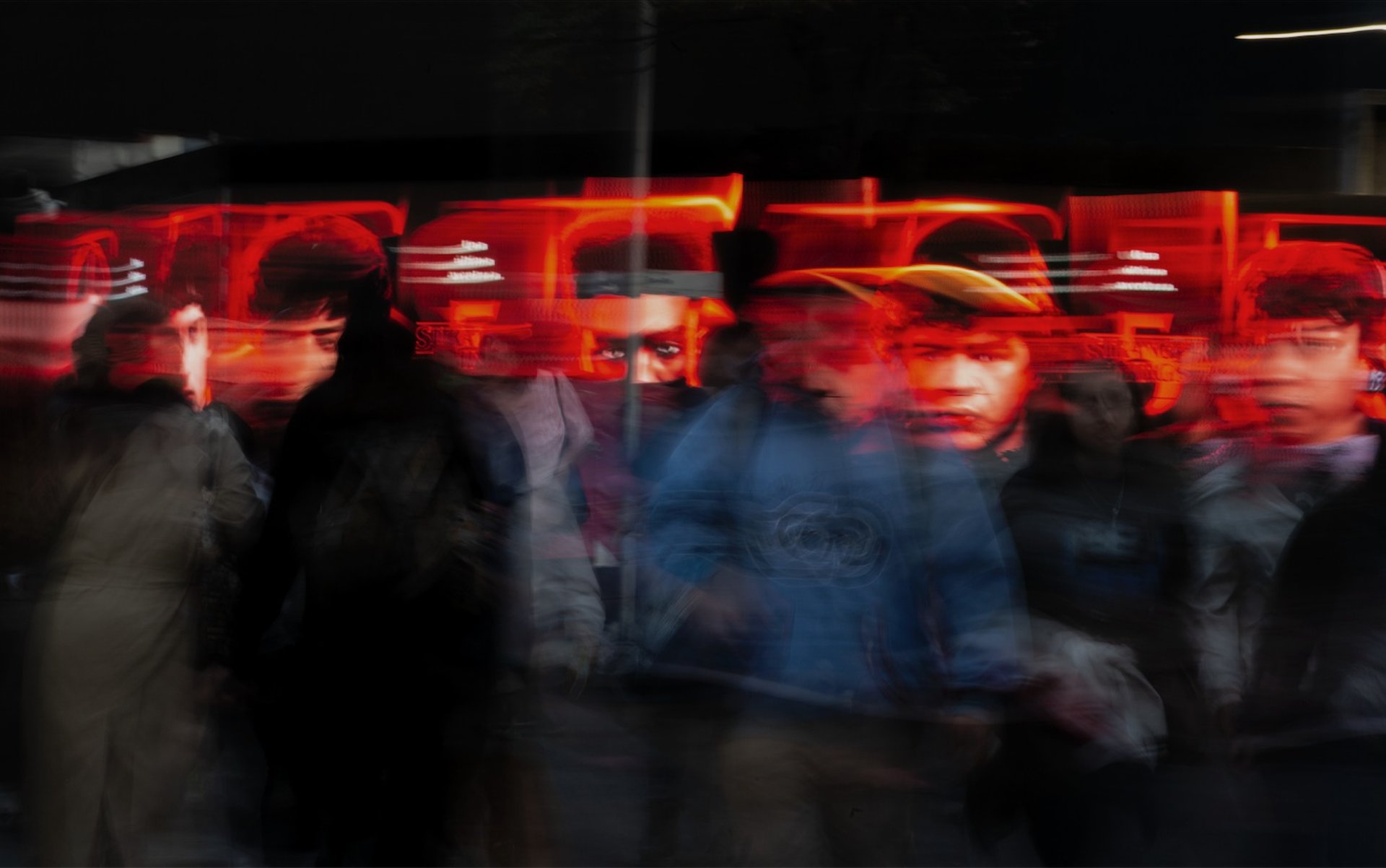 gray computer monitor