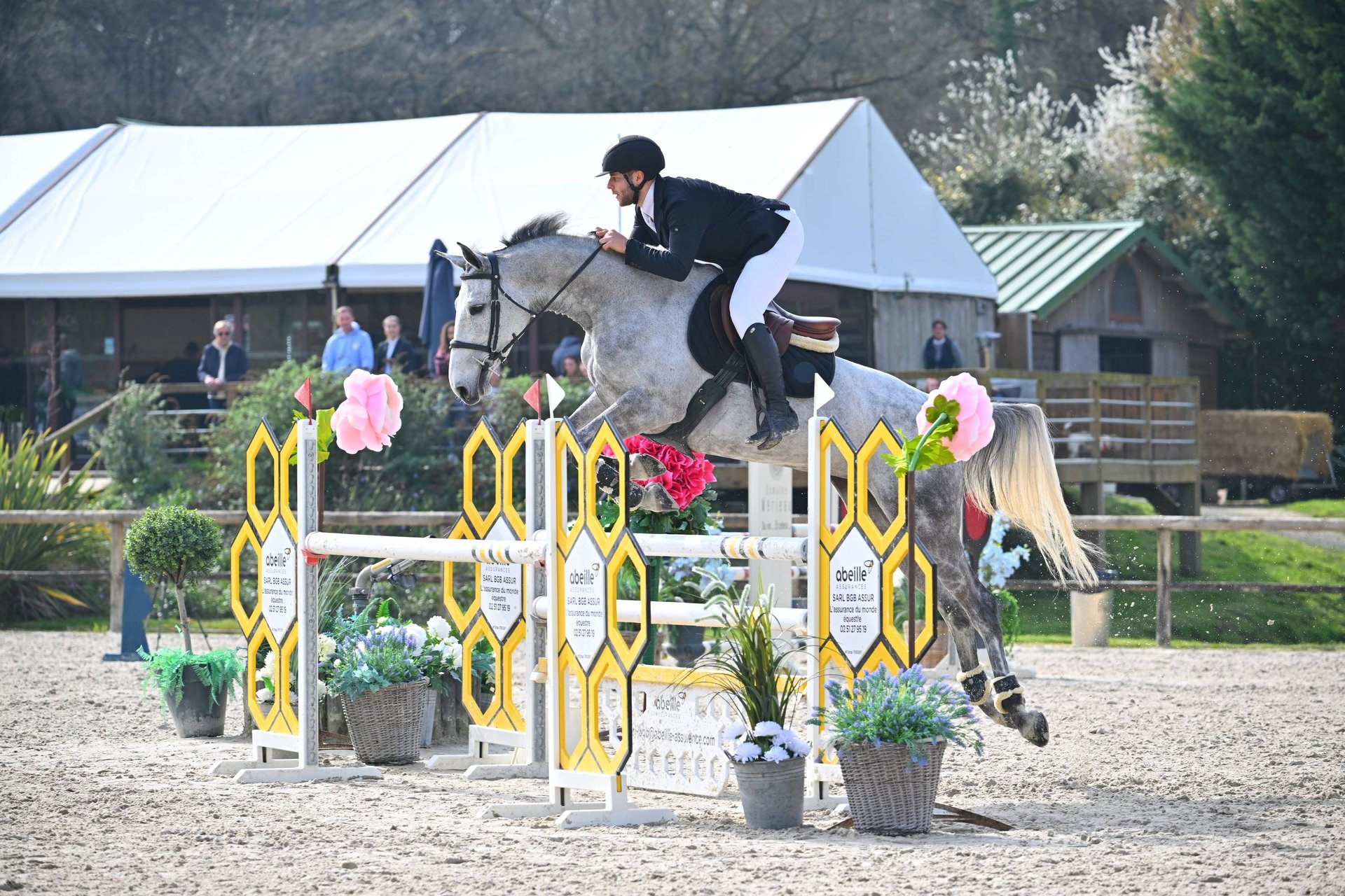 black and white bed linen